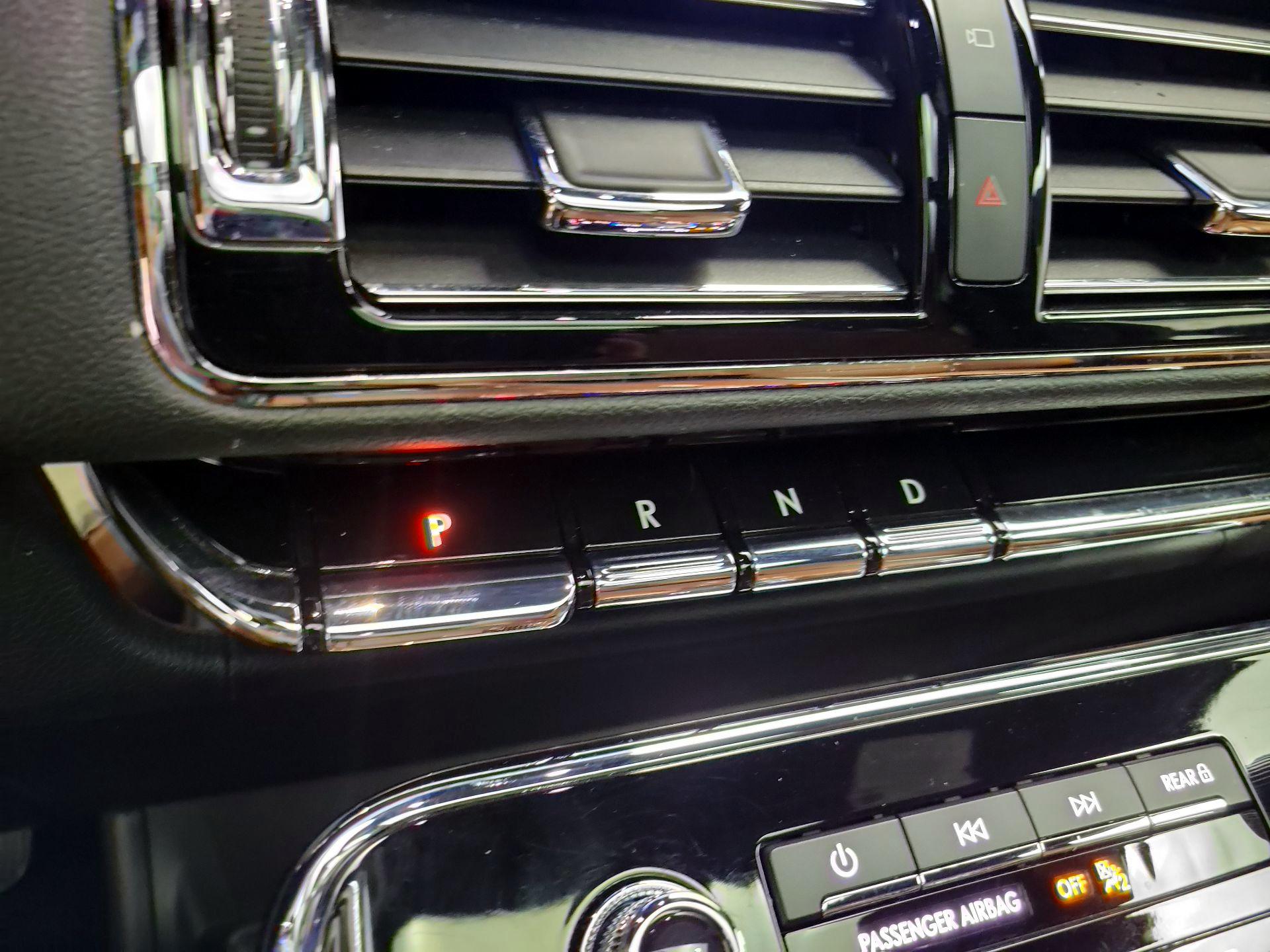 Thumbnail: 2019 Lincoln Navigator - 18