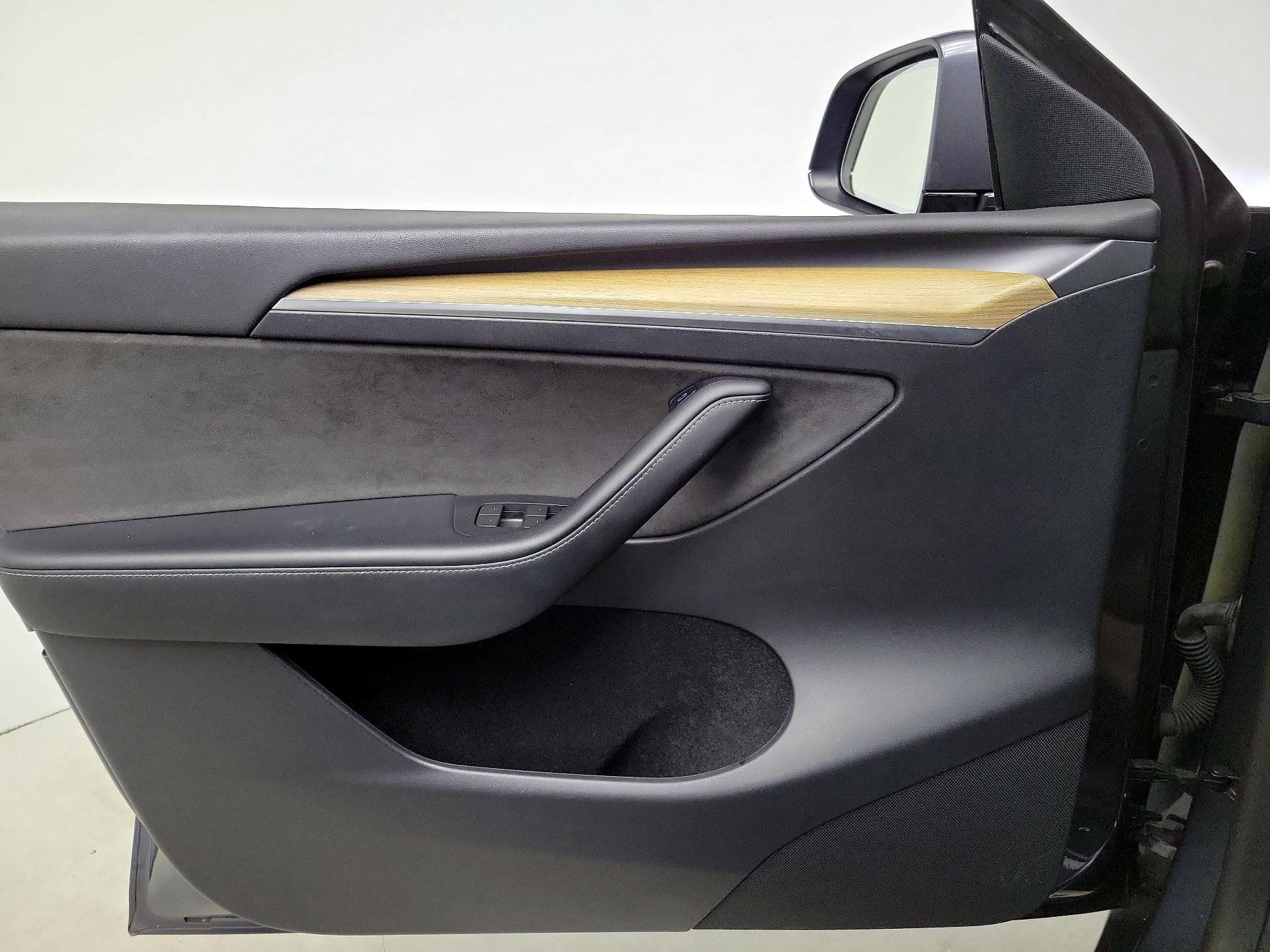 Thumbnail: 2023 Tesla Model Y - 12