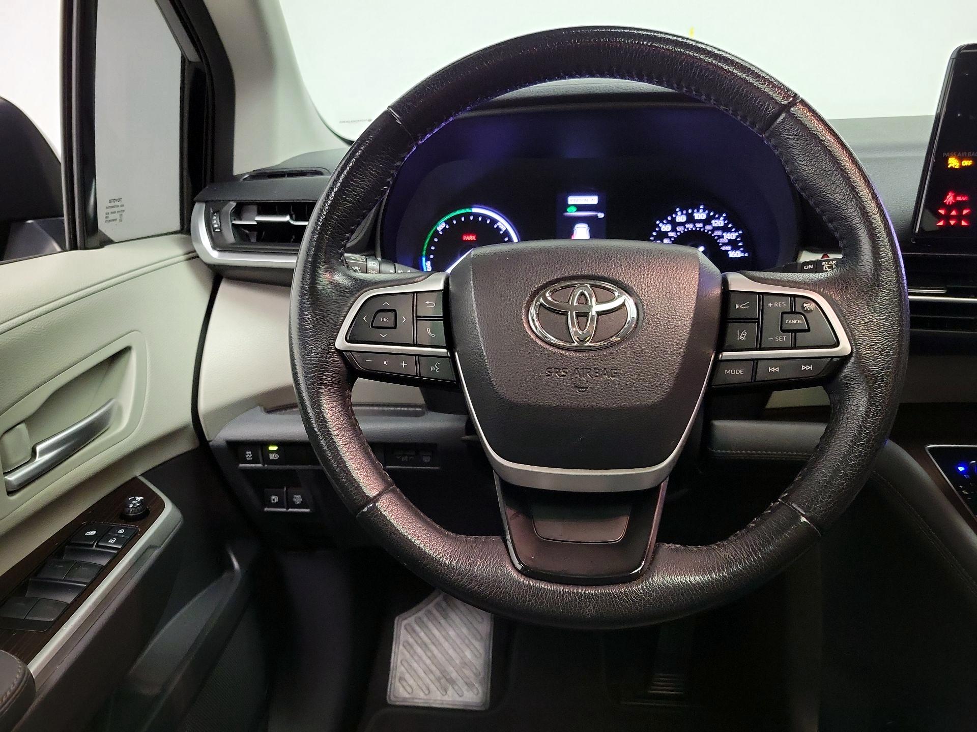 Thumbnail: 2022 Toyota Sienna - 10