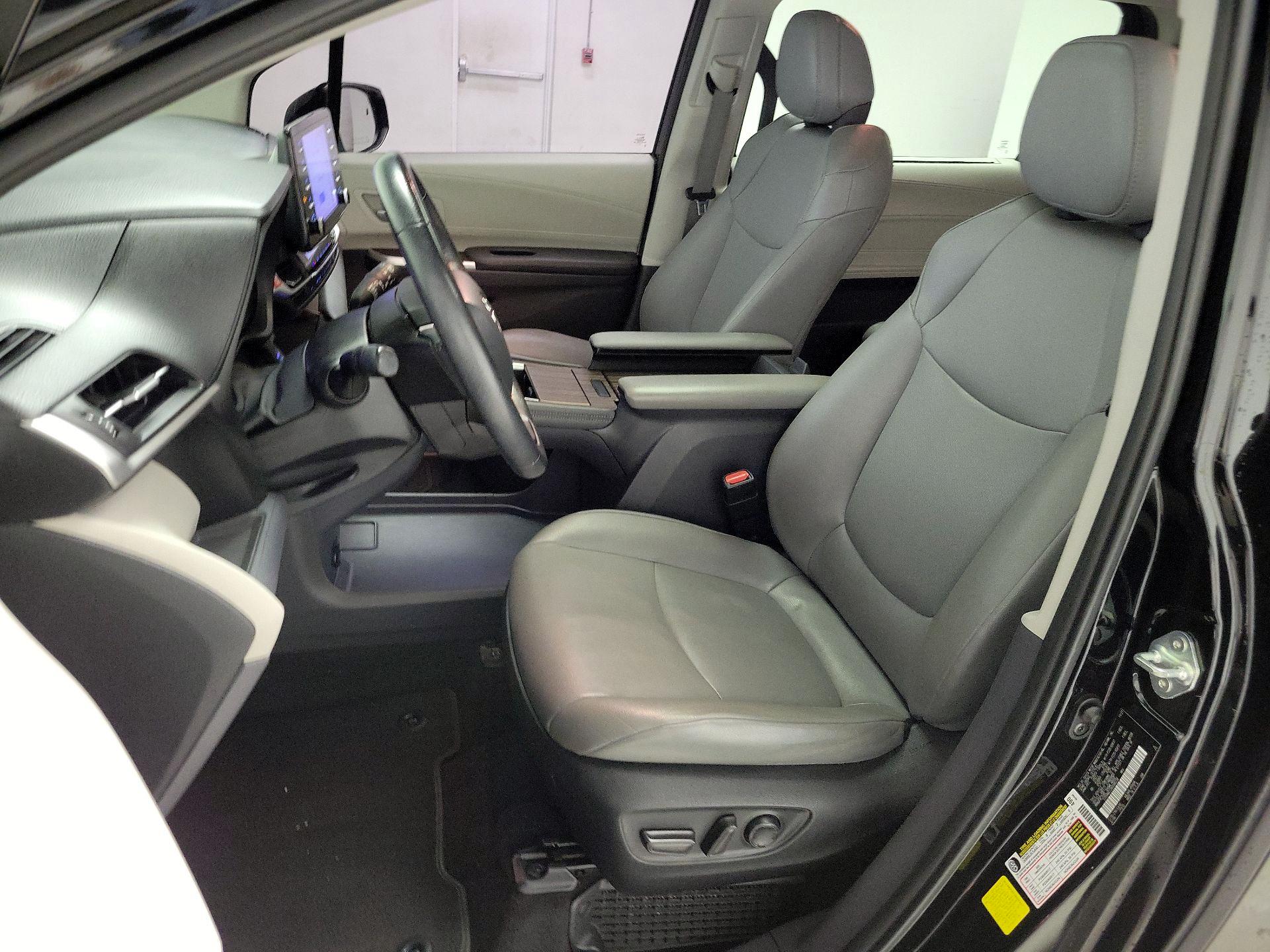 Thumbnail: 2022 Toyota Sienna - 11