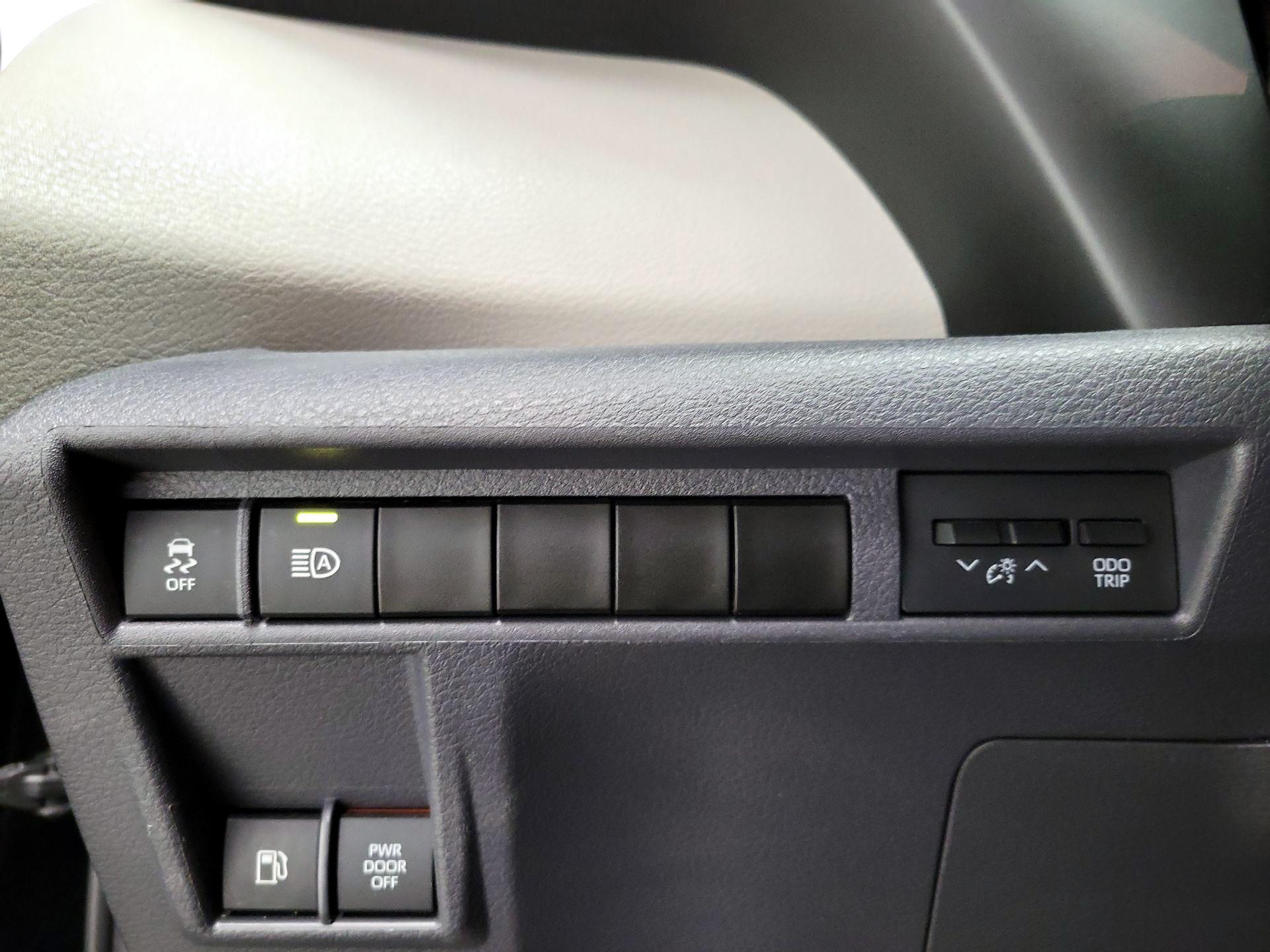 Thumbnail: 2022 Toyota Sienna - 13