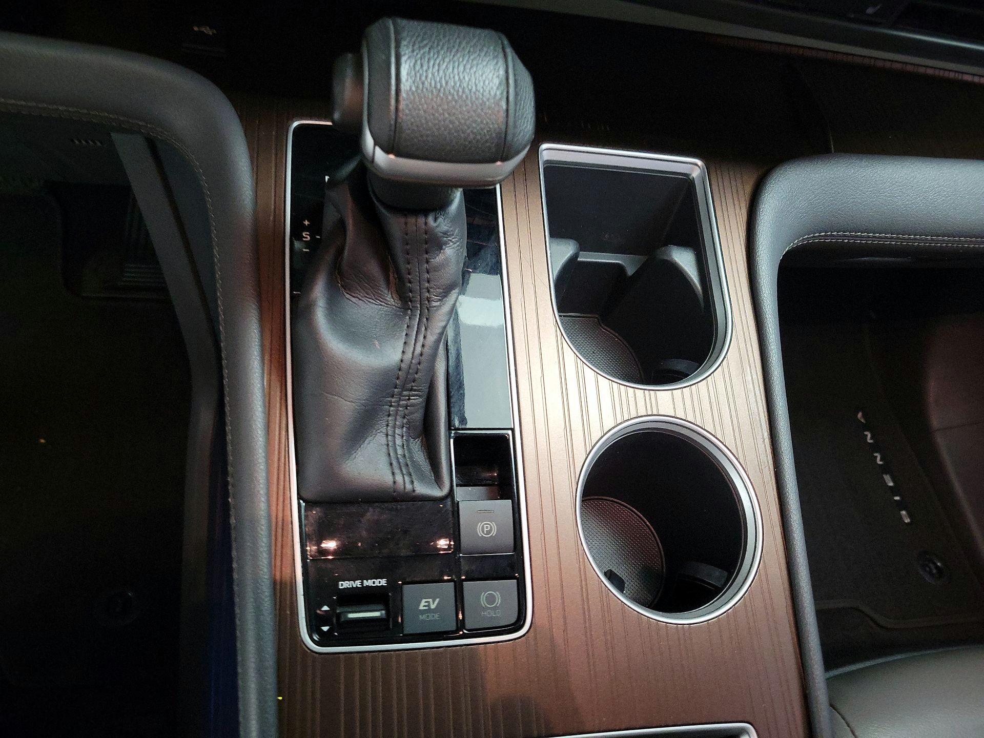 Thumbnail: 2022 Toyota Sienna - 17