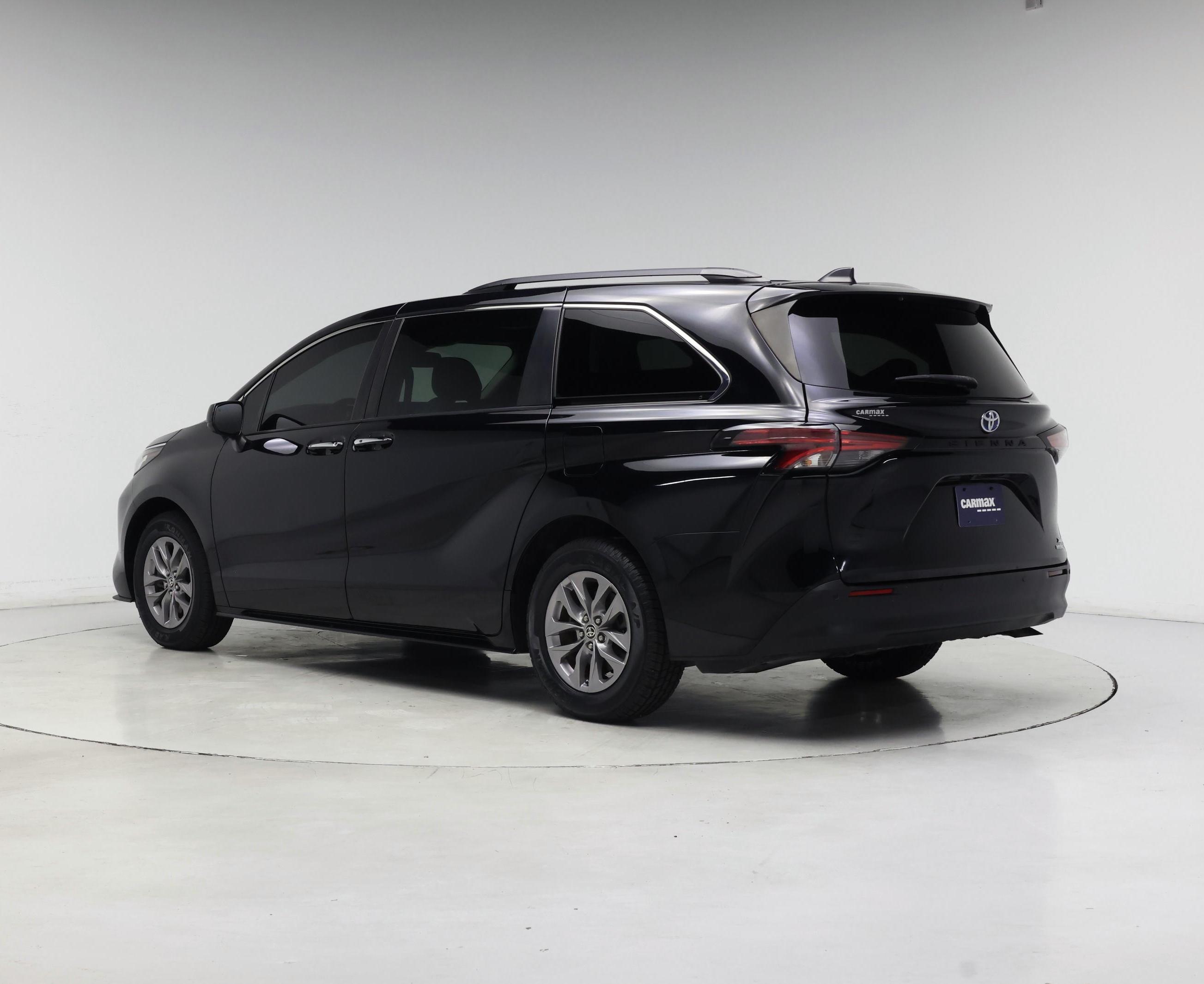 Thumbnail: 2022 Toyota Sienna - 2