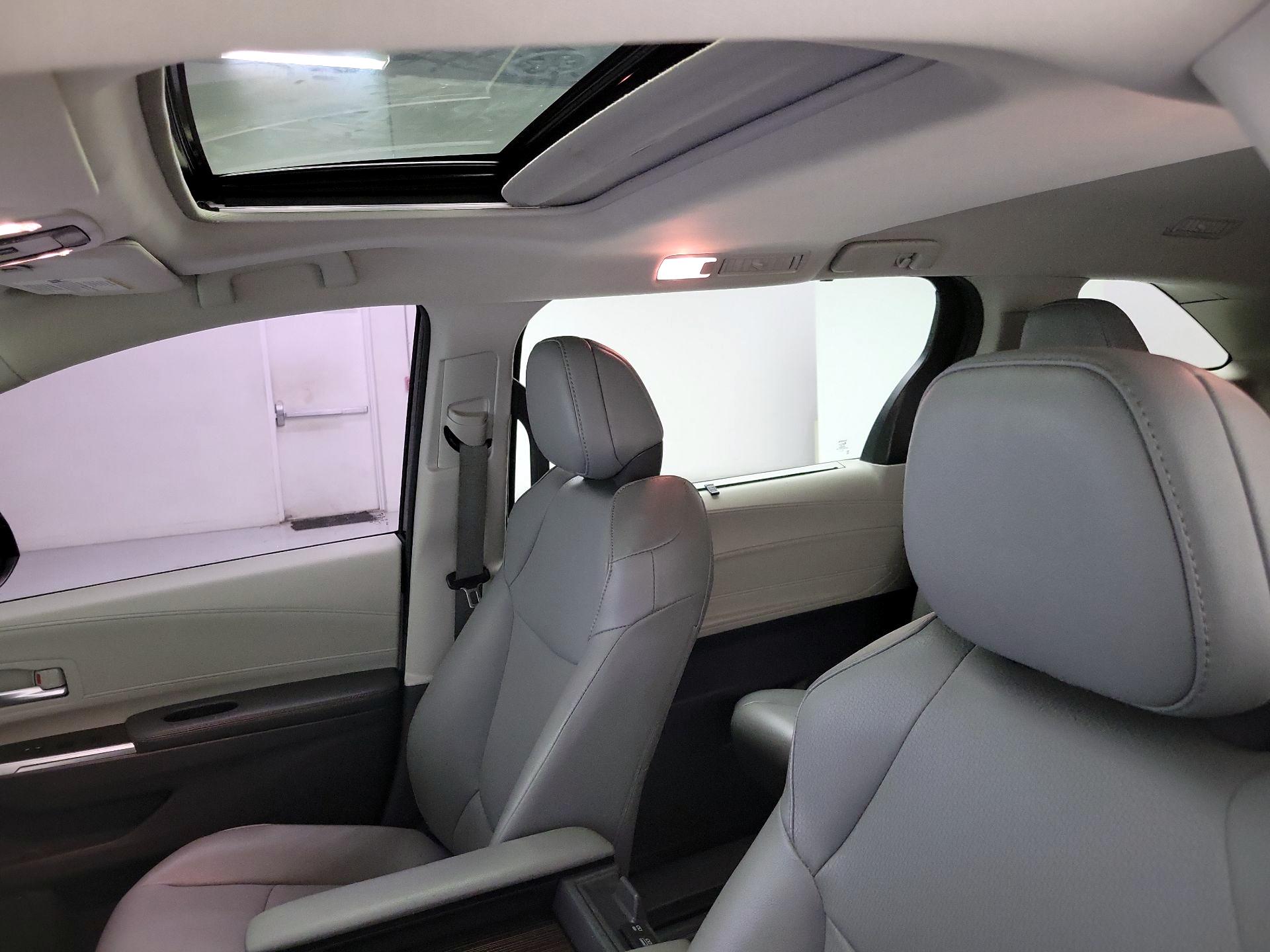 Thumbnail: 2022 Toyota Sienna - 19