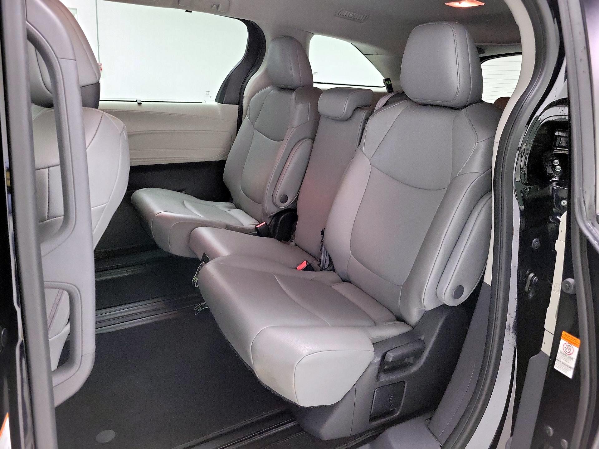 Thumbnail: 2022 Toyota Sienna - 20