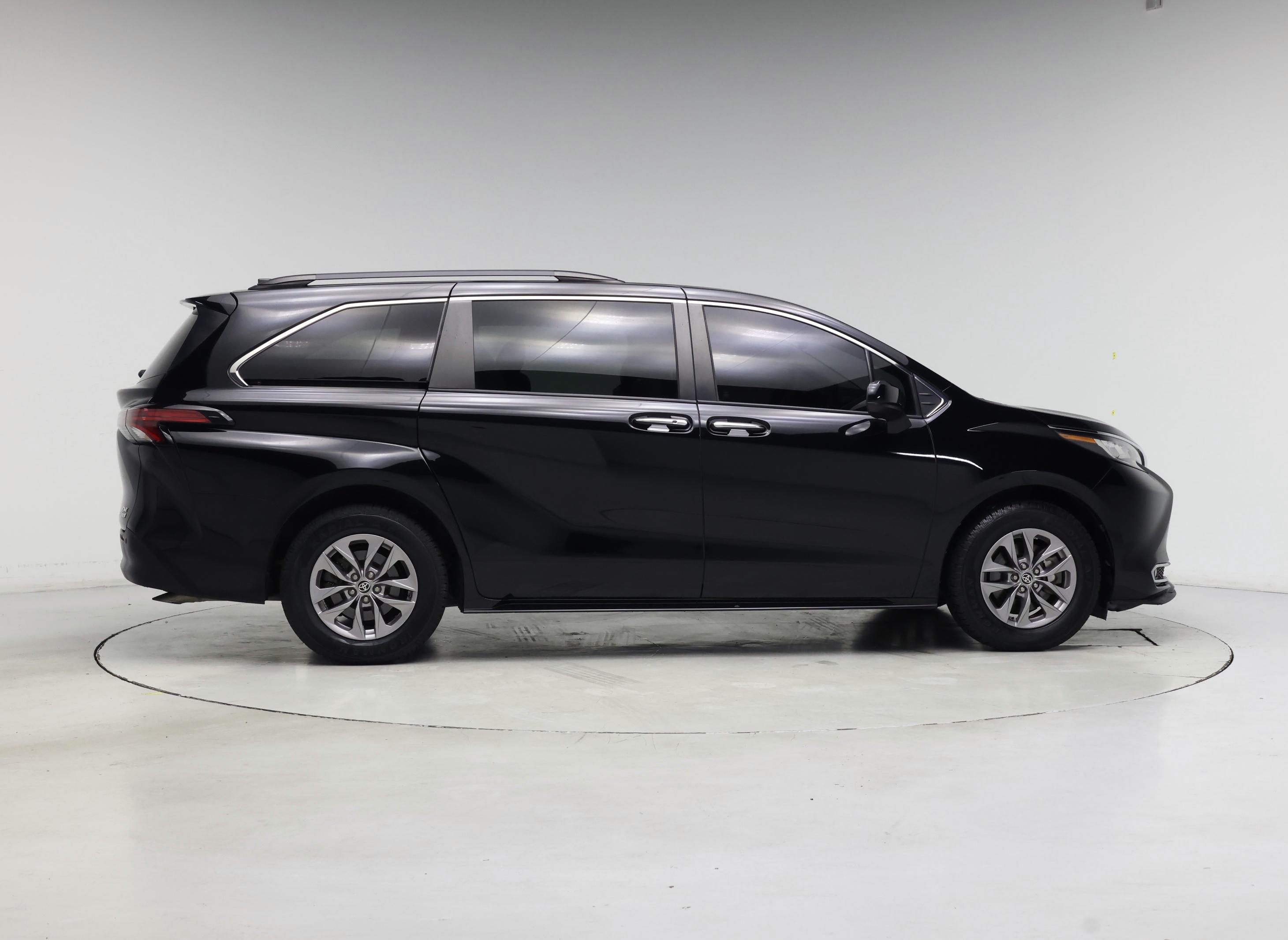 Thumbnail: 2022 Toyota Sienna - 7
