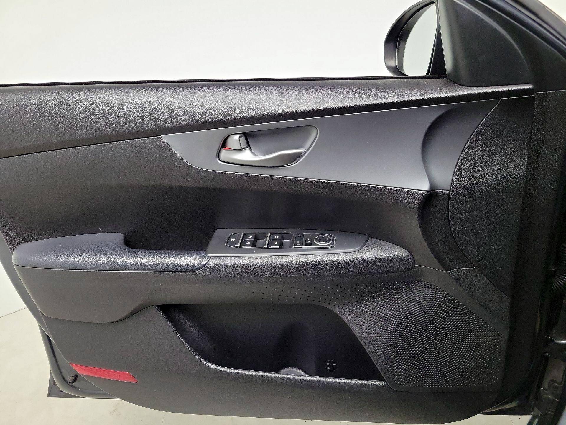 Thumbnail: 2021 Kia Forte - 12