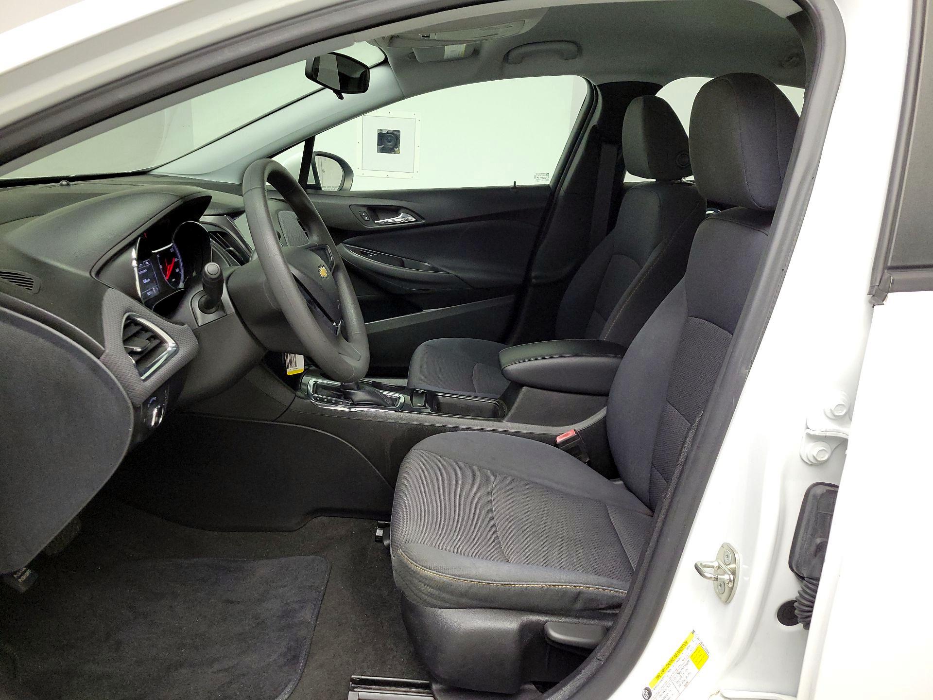 Thumbnail: 2019 Chevrolet Cruze - 9