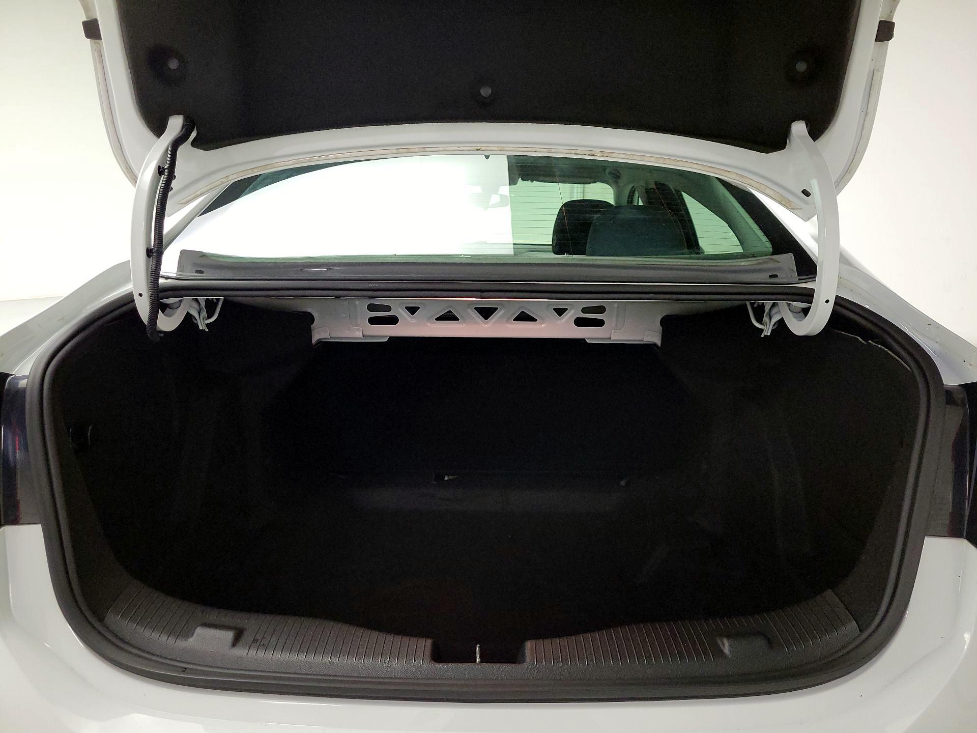 Thumbnail: 2019 Chevrolet Cruze - 18