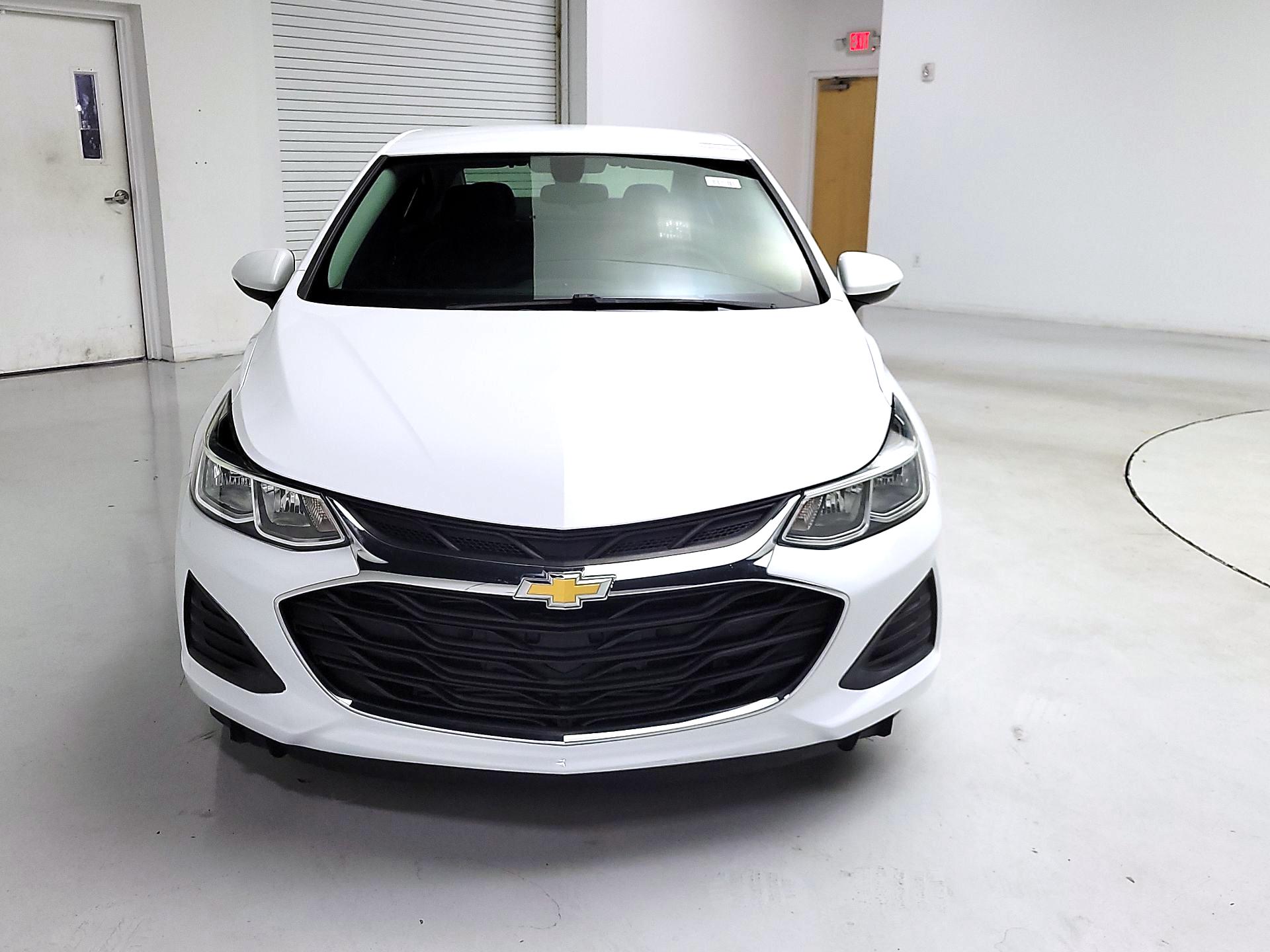 Thumbnail: 2019 Chevrolet Cruze - 2