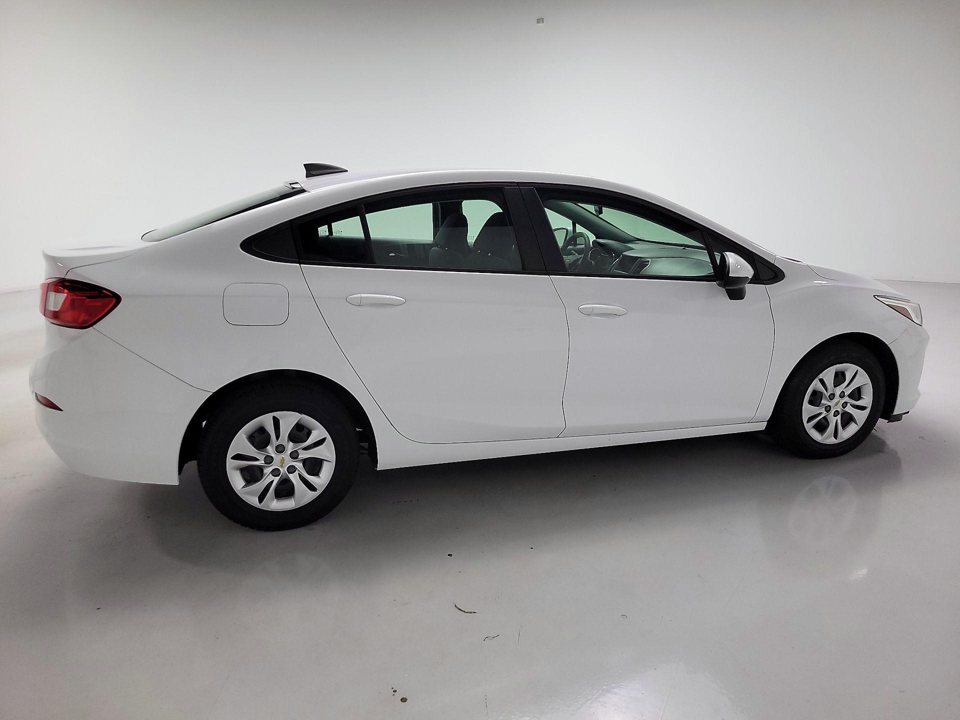 Thumbnail: 2019 Chevrolet Cruze - 4