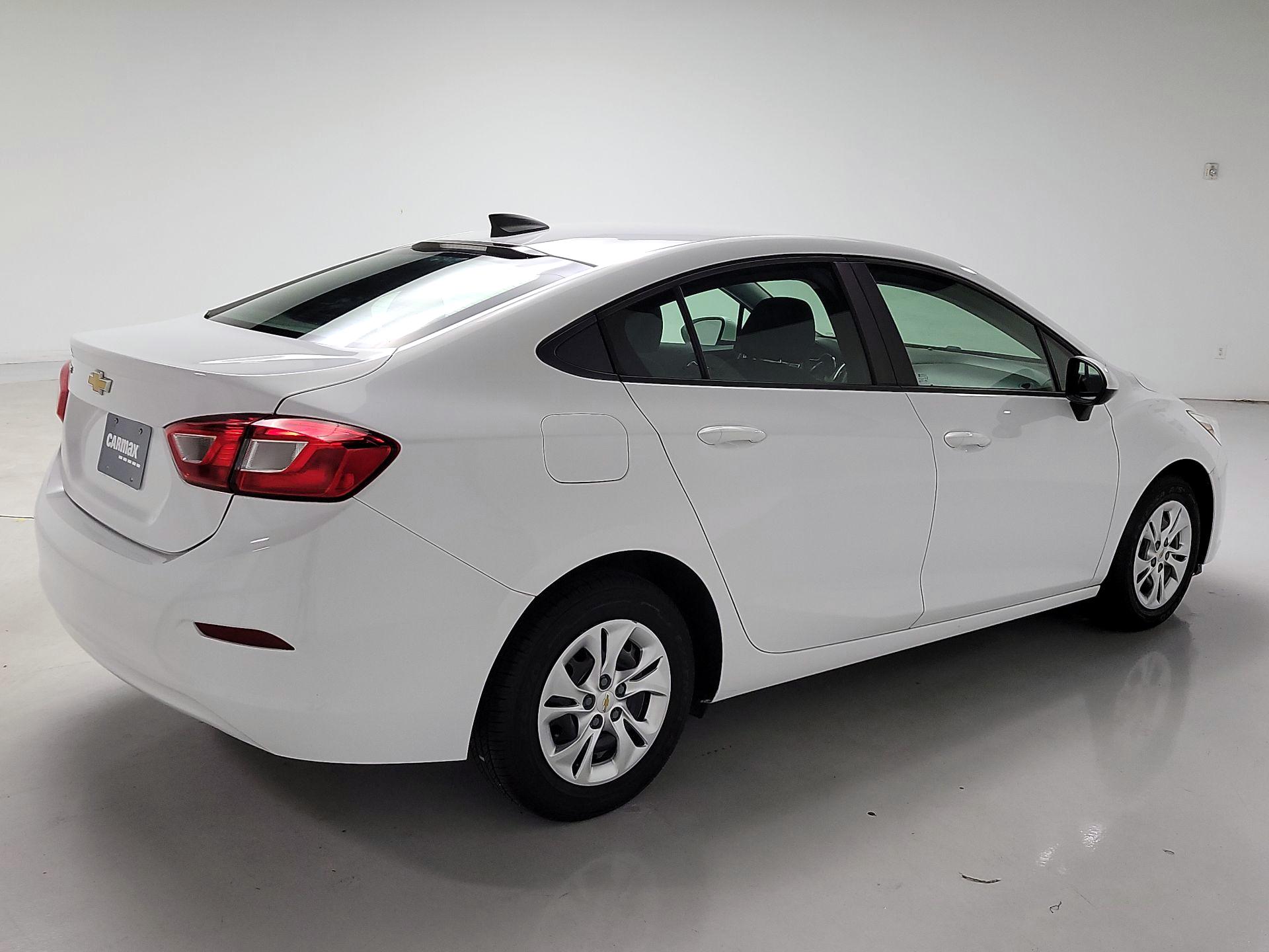 Thumbnail: 2019 Chevrolet Cruze - 5