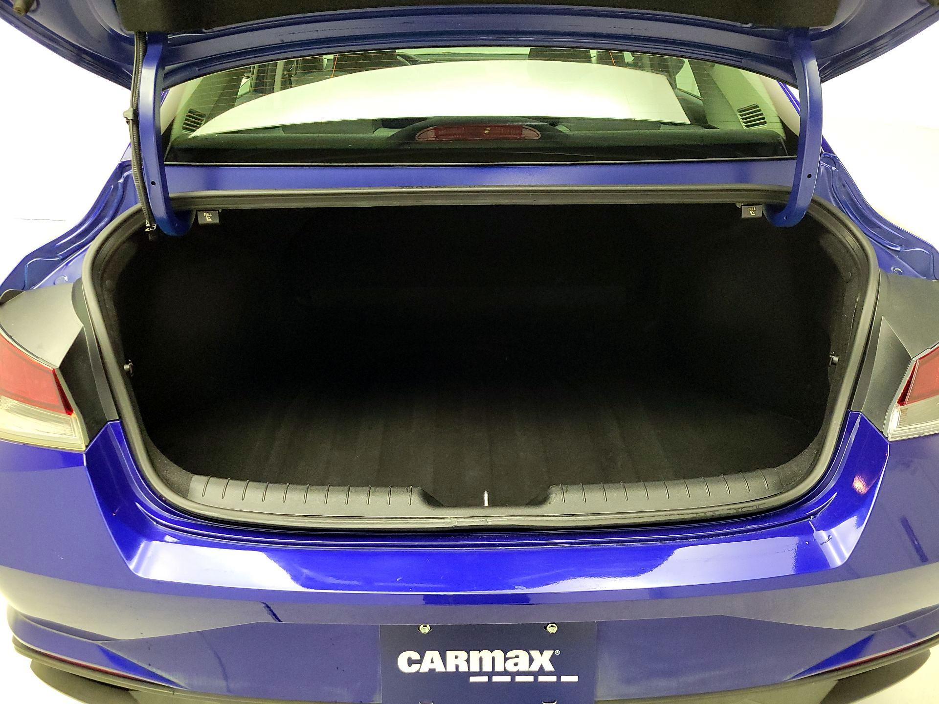 Thumbnail: 2023 Hyundai Elantra - 18