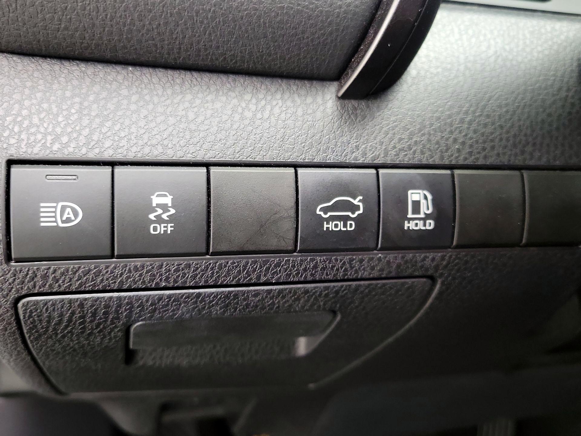 Thumbnail: 2019 Toyota Camry - 13