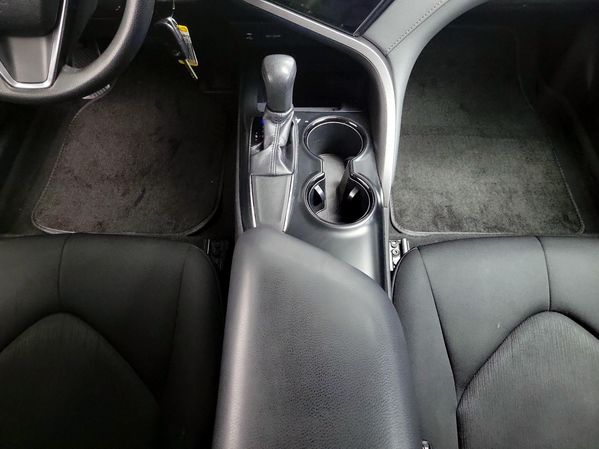 Thumbnail: 2019 Toyota Camry - 17