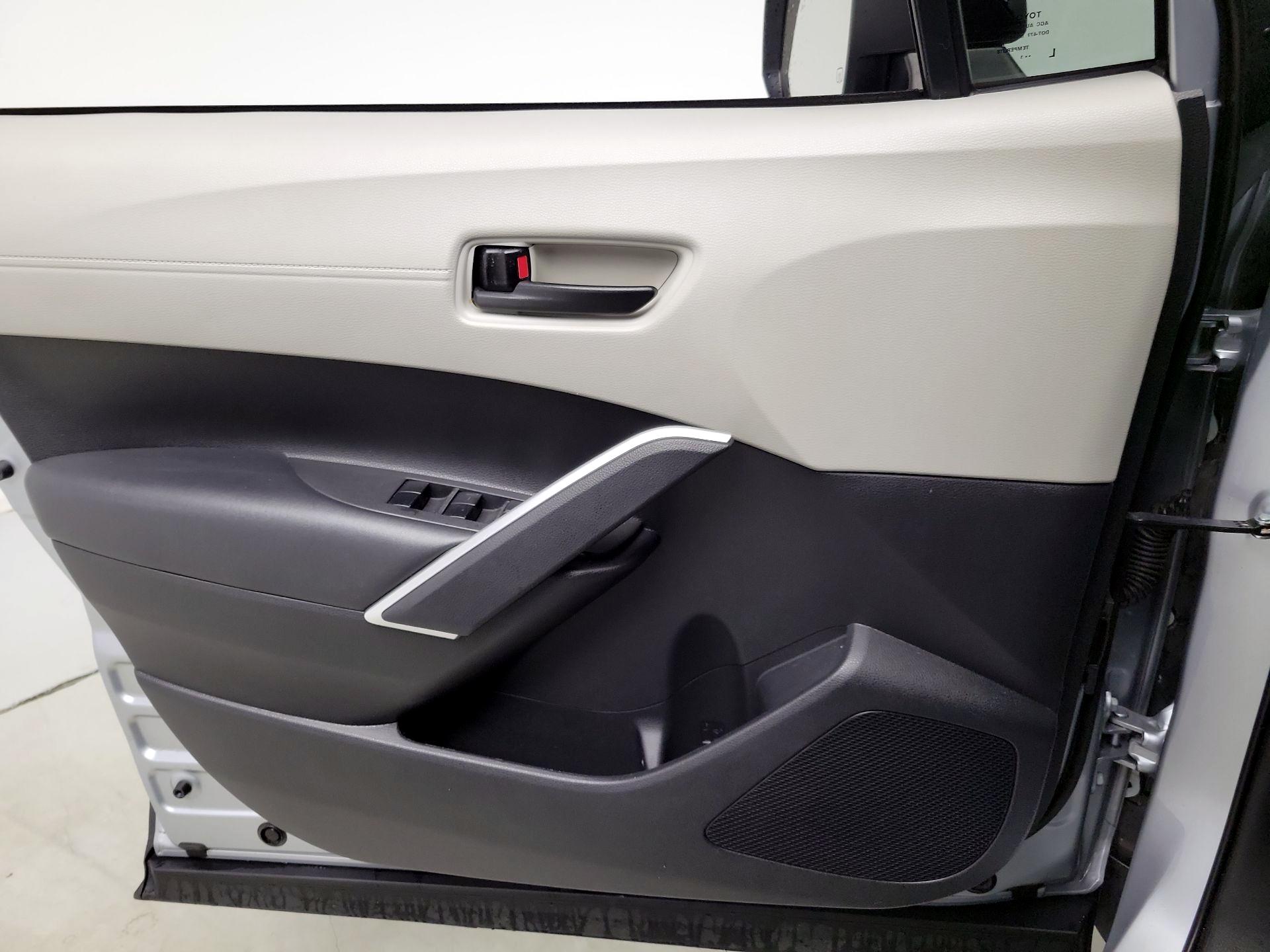 Thumbnail: 2022 Toyota Corolla Cross - 12