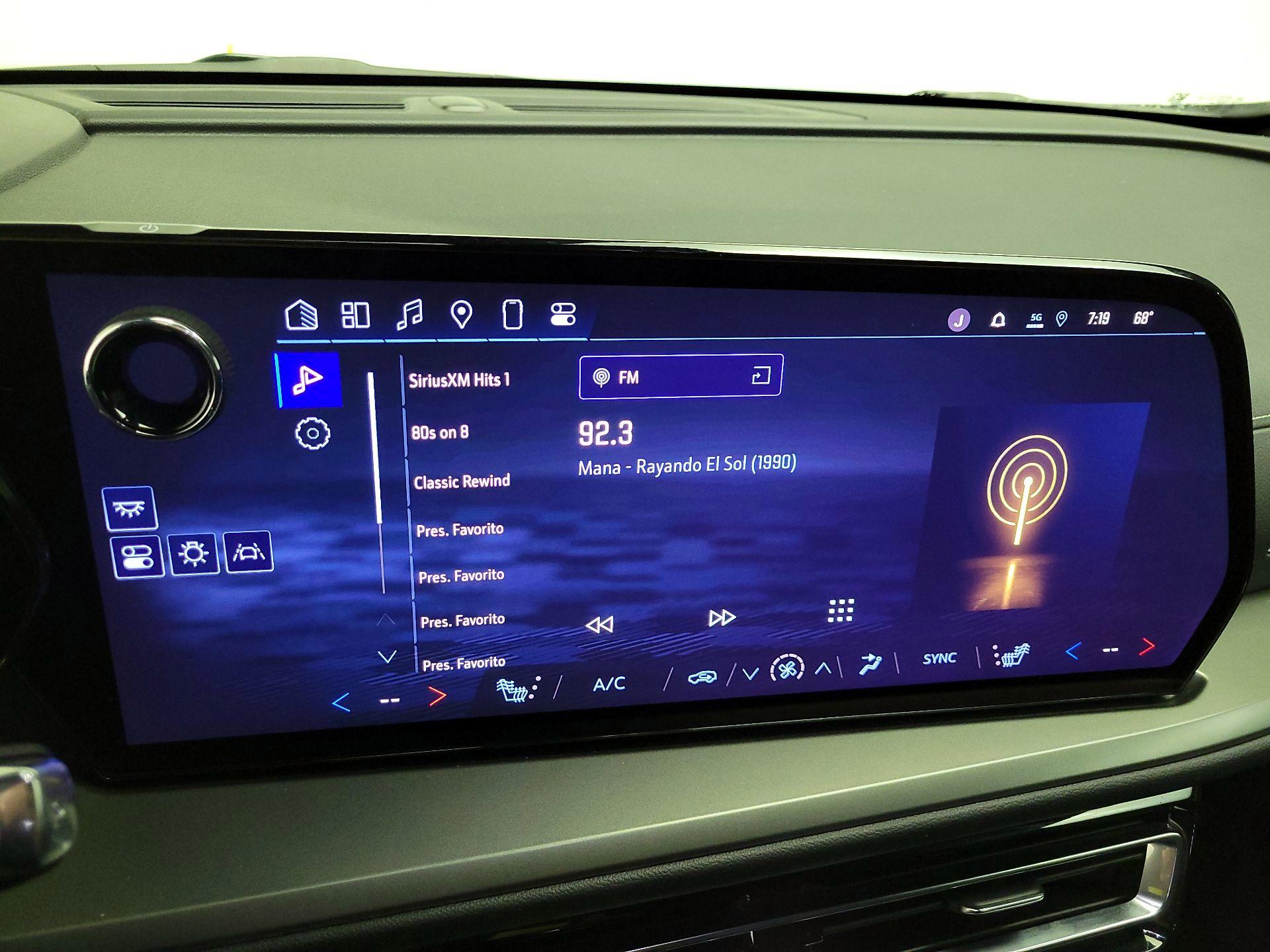 Thumbnail: 2025 Chevrolet Traverse - 16