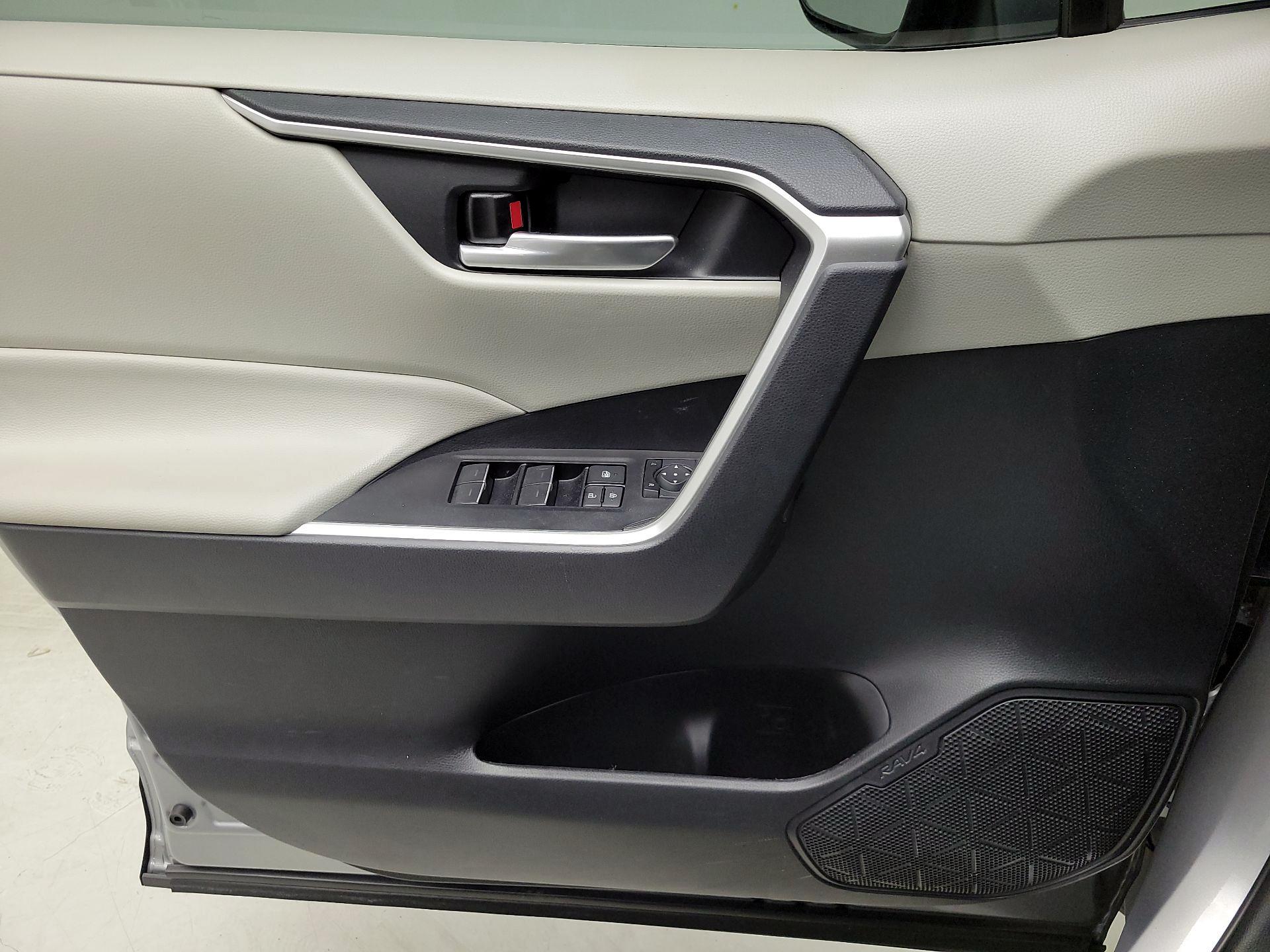 Thumbnail: 2023 Toyota RAV4 - 10