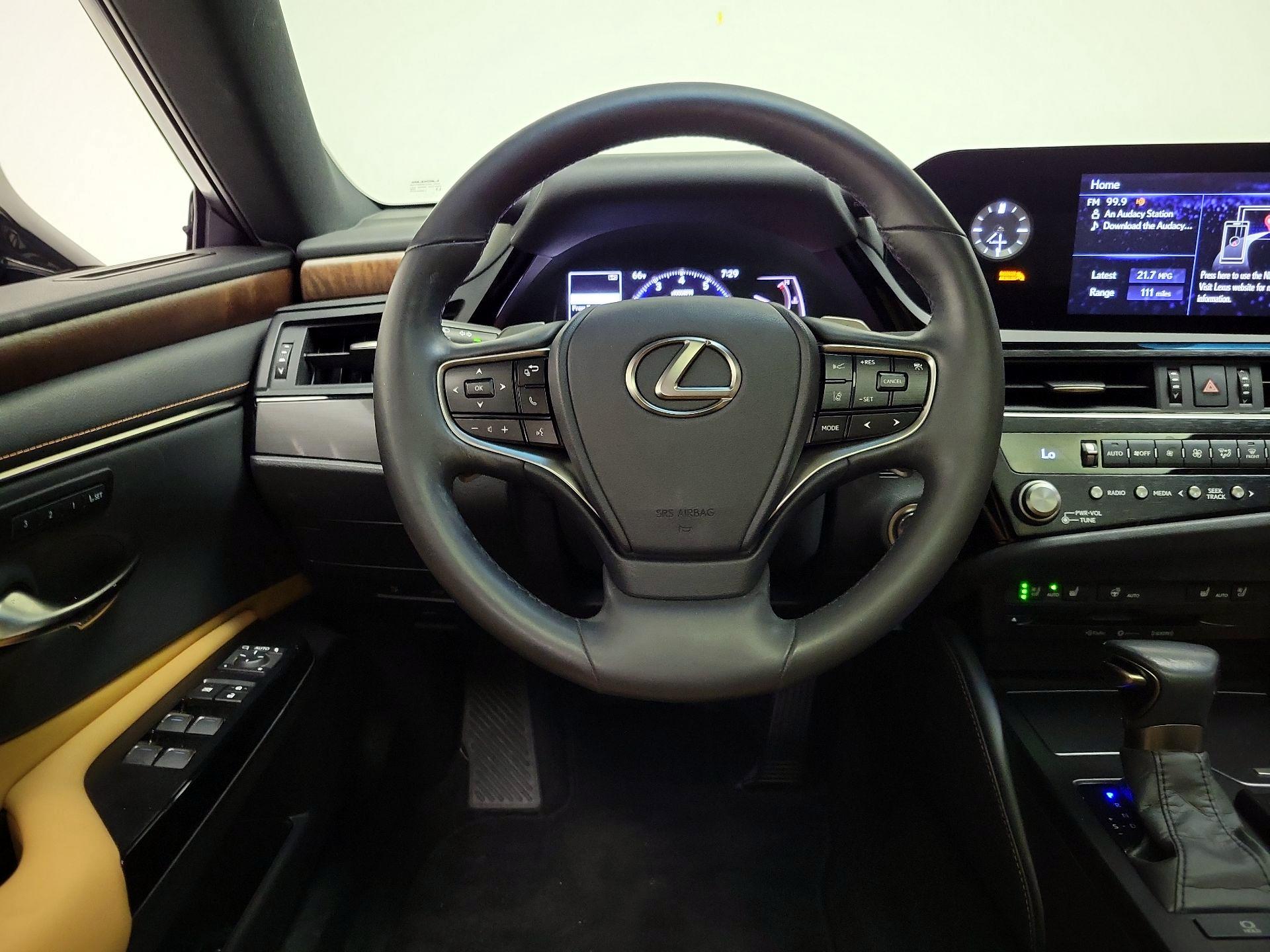 Thumbnail: 2022 Lexus ES - 10