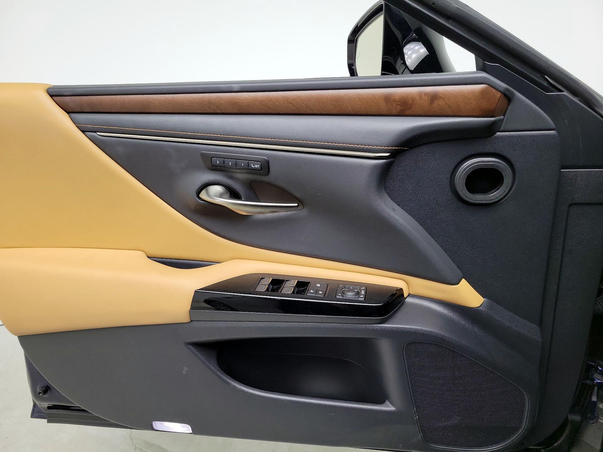 Thumbnail: 2022 Lexus ES - 12