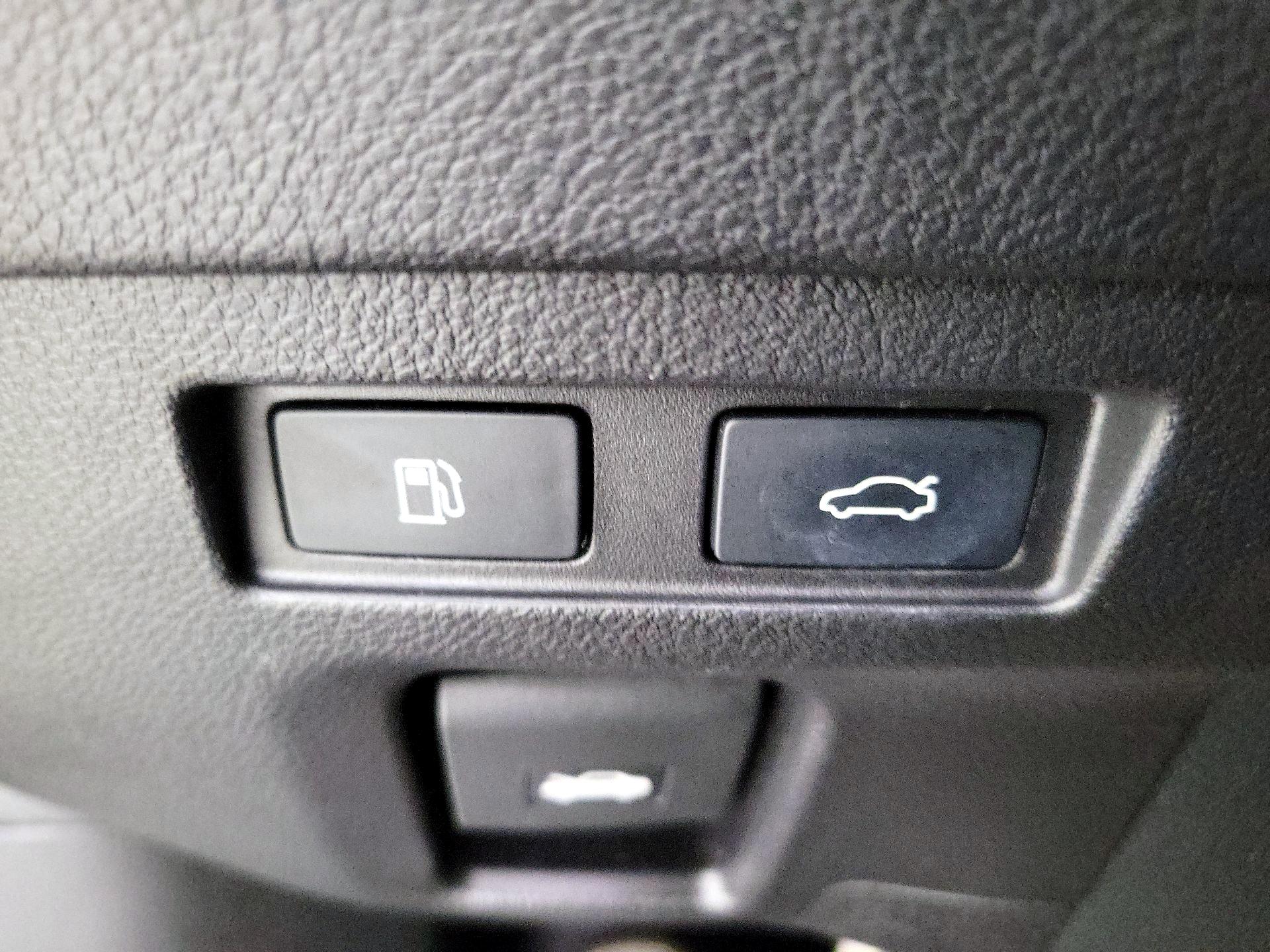 Thumbnail: 2022 Lexus ES - 13