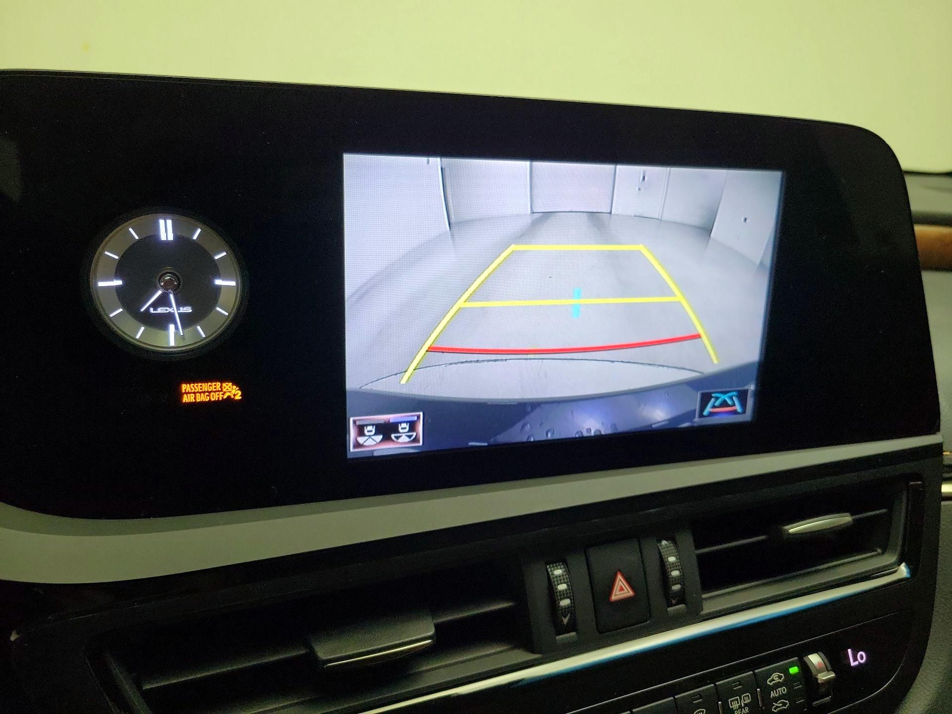 Thumbnail: 2022 Lexus ES - 15