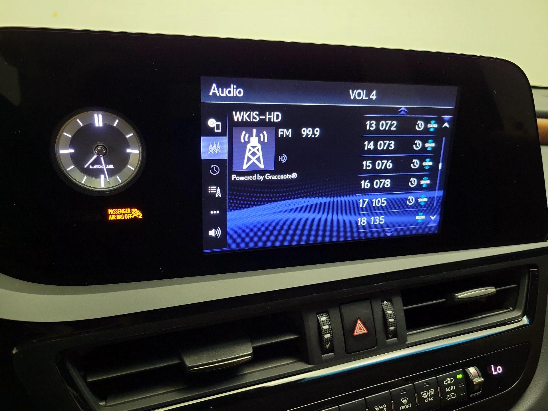 Thumbnail: 2022 Lexus ES - 16