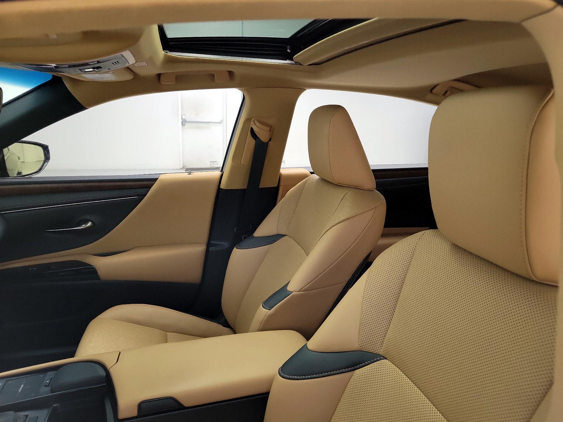 Thumbnail: 2022 Lexus ES - 20