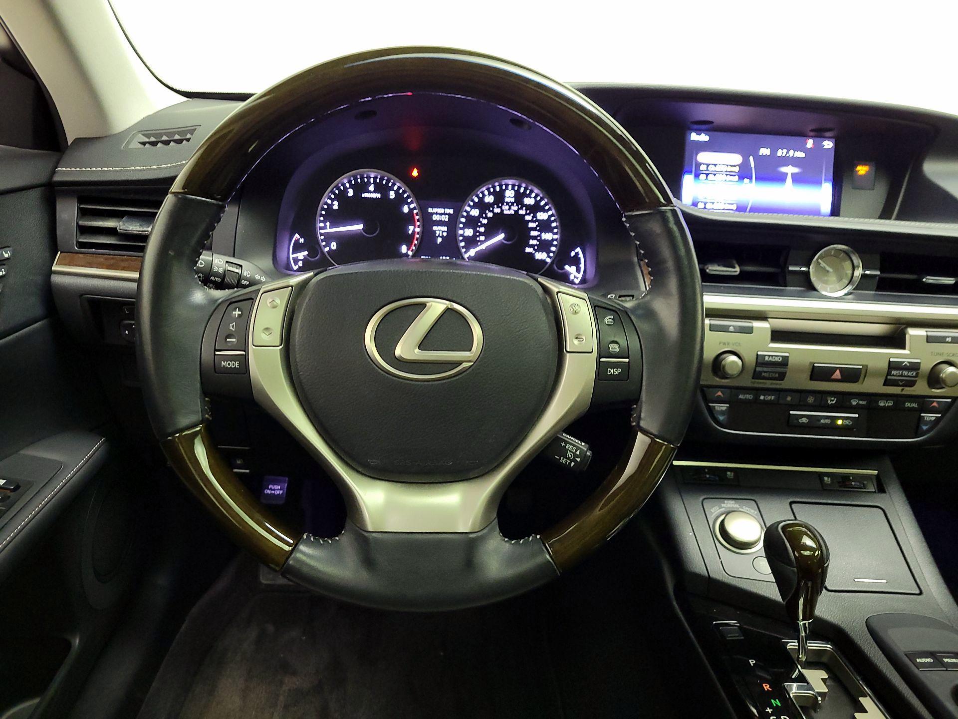 Thumbnail: 2015 Lexus ES - 10