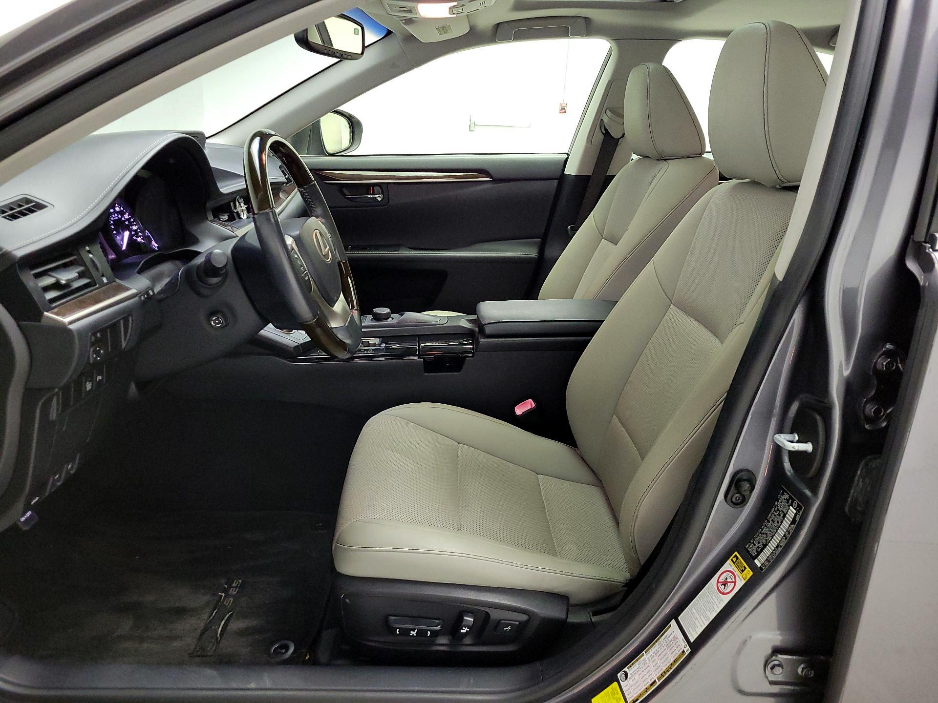 Thumbnail: 2015 Lexus ES - 11