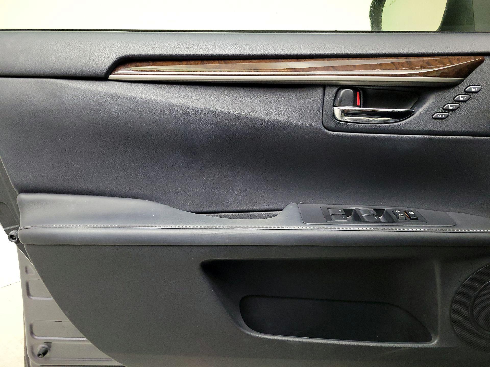 Thumbnail: 2015 Lexus ES - 12