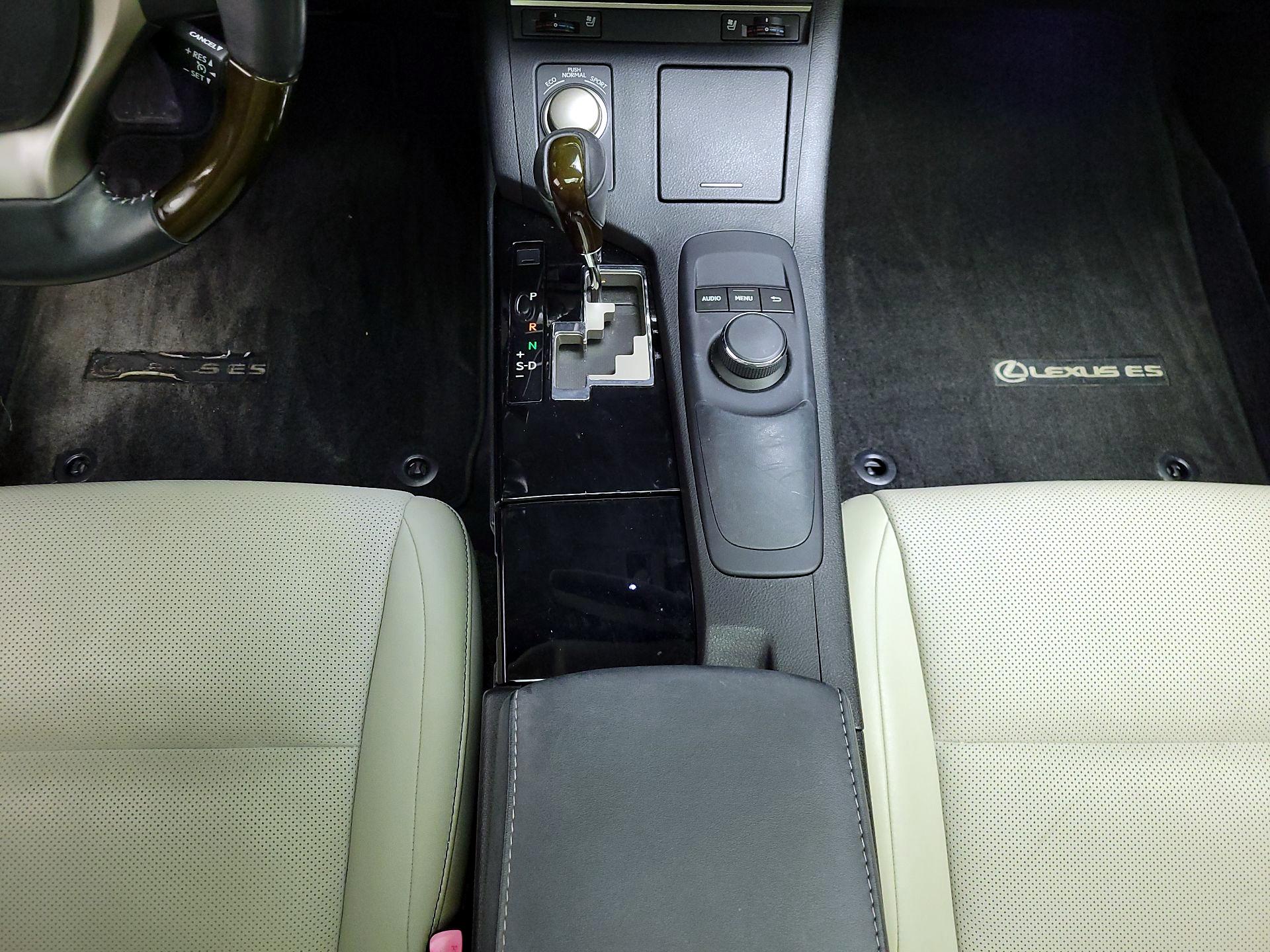 Thumbnail: 2015 Lexus ES - 17