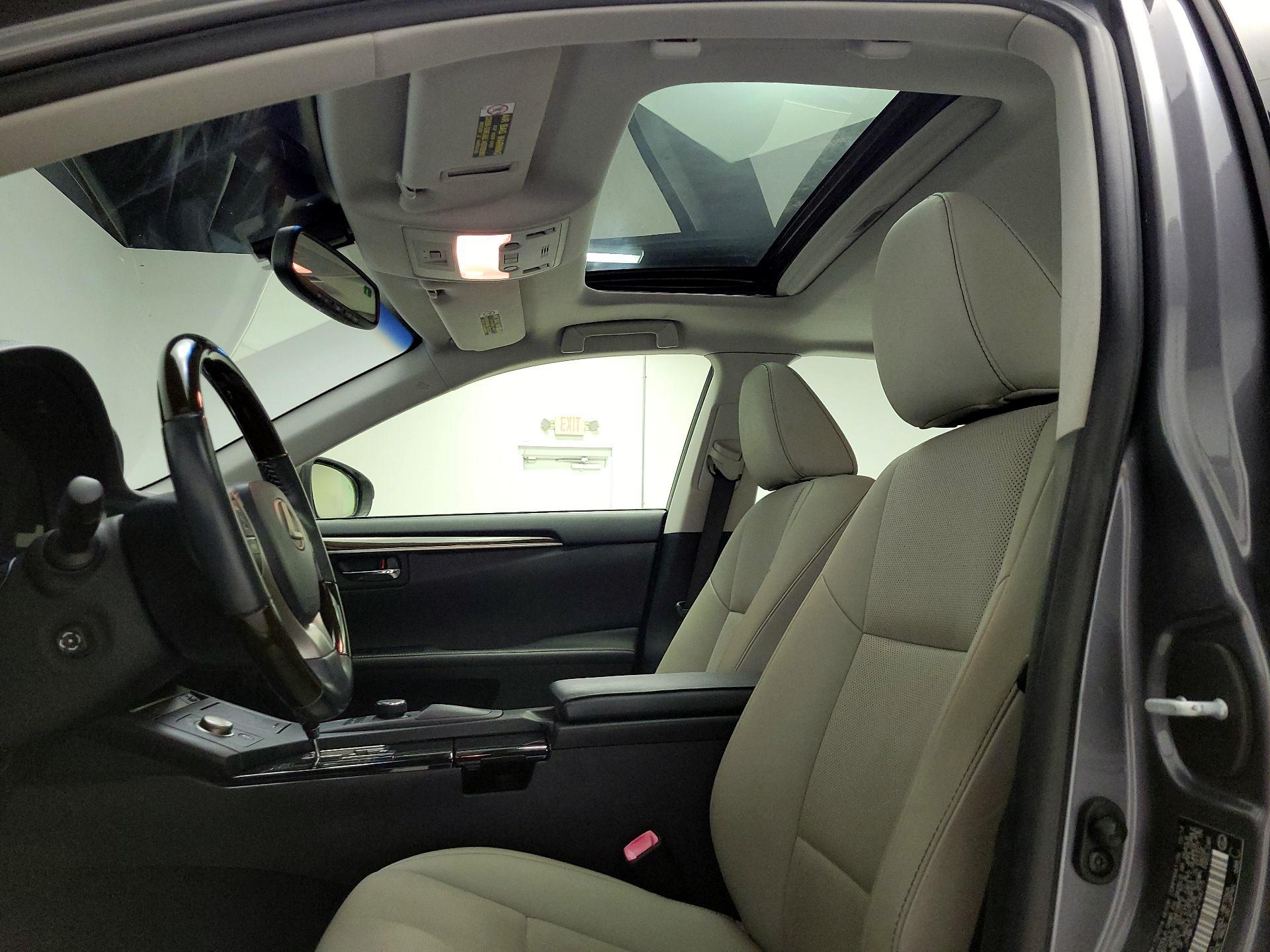 Thumbnail: 2015 Lexus ES - 19