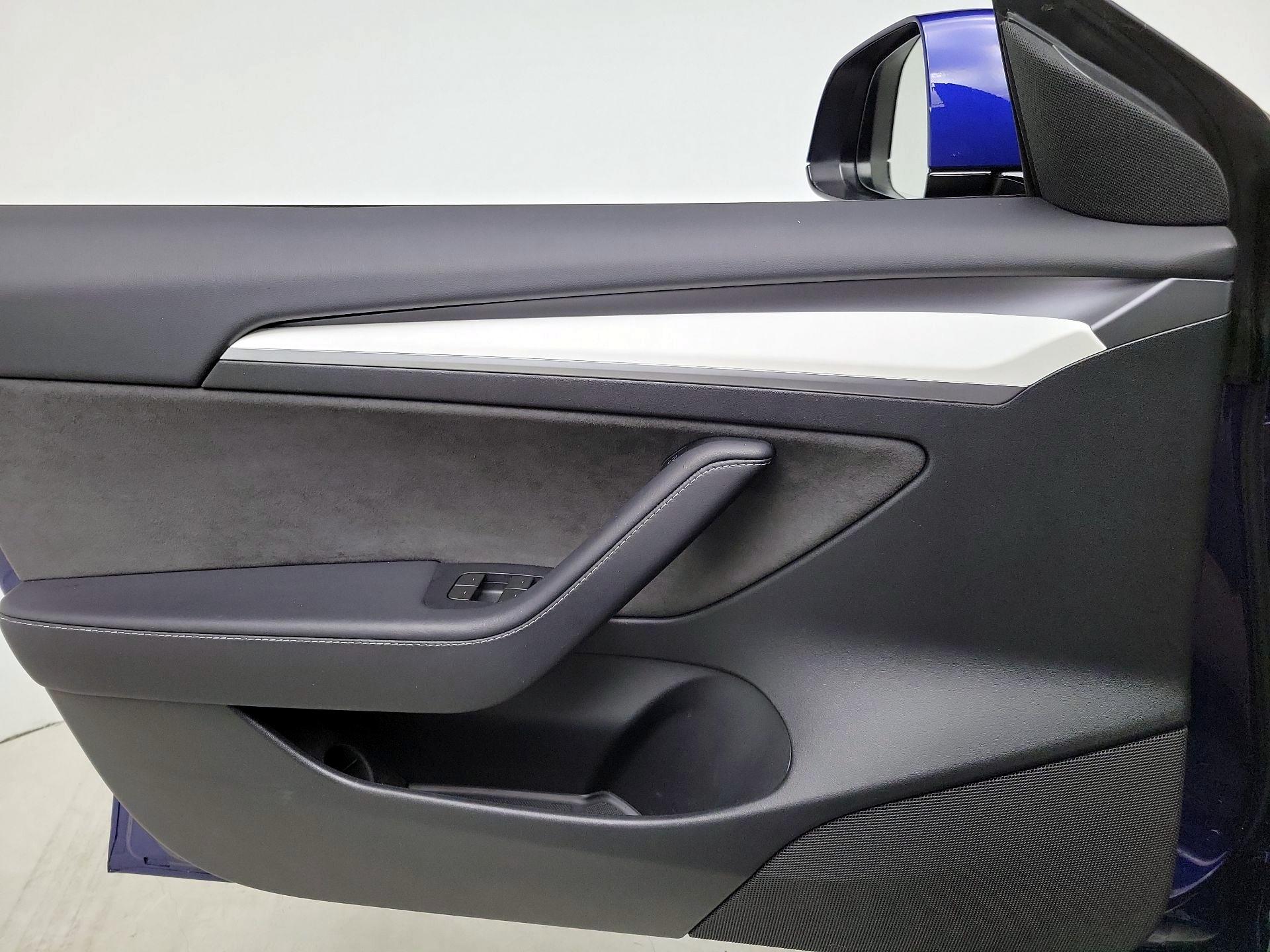 Thumbnail: 2023 Tesla Model 3 - 12