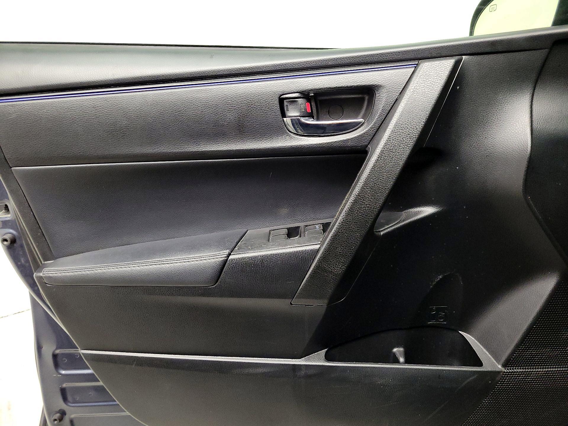 Thumbnail: 2018 Toyota Corolla - 12