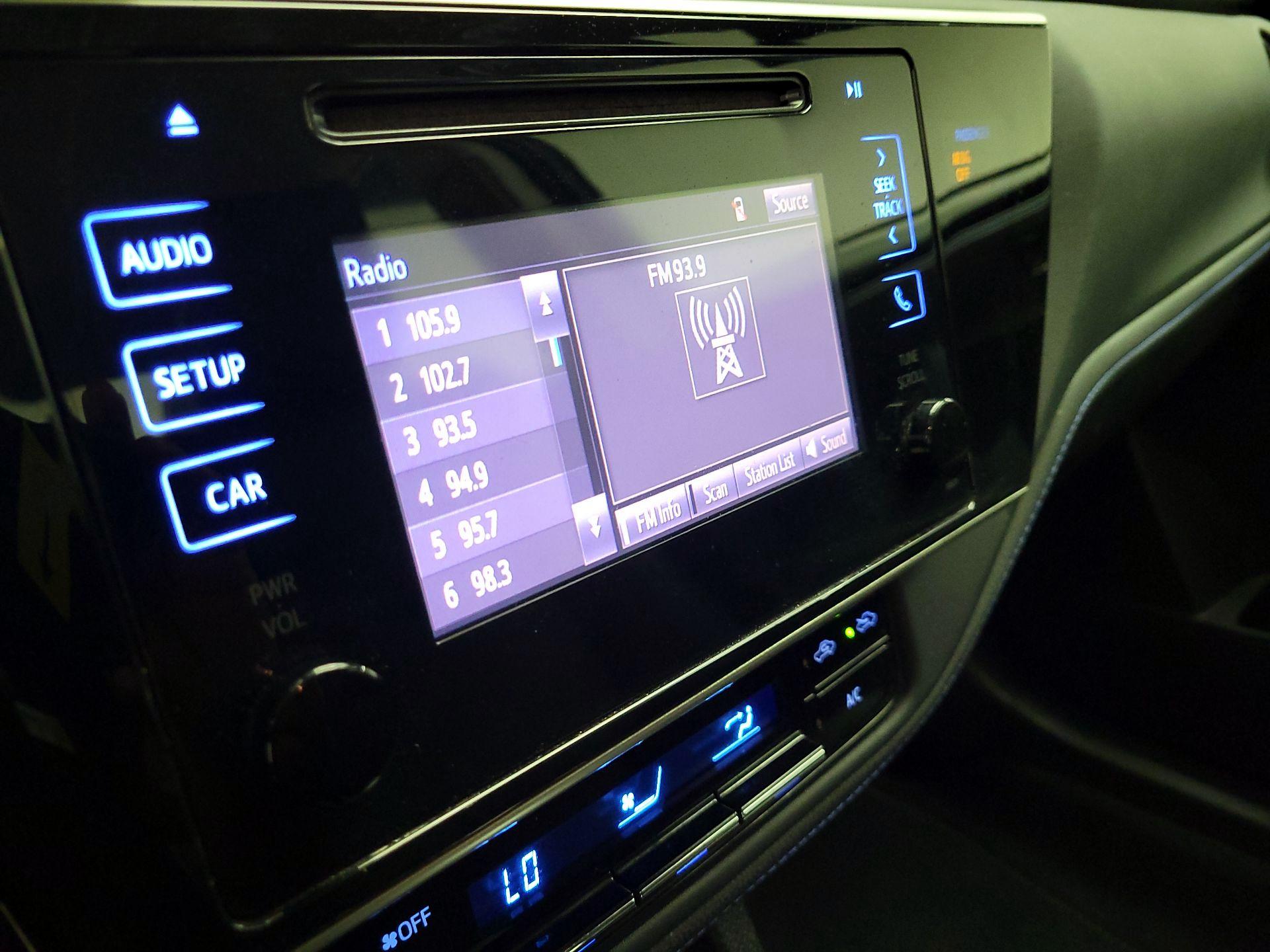 Thumbnail: 2018 Toyota Corolla - 15