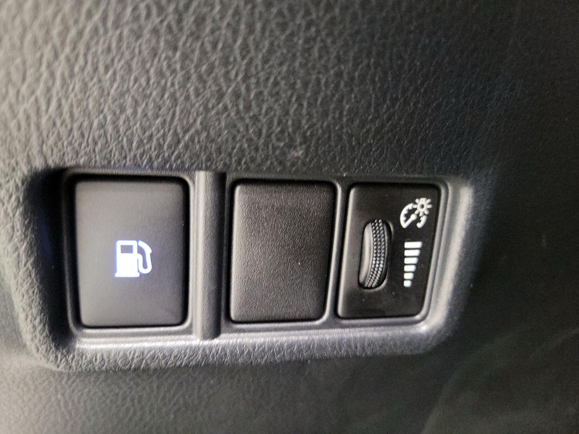 Thumbnail: 2019 Toyota C-HR - 13