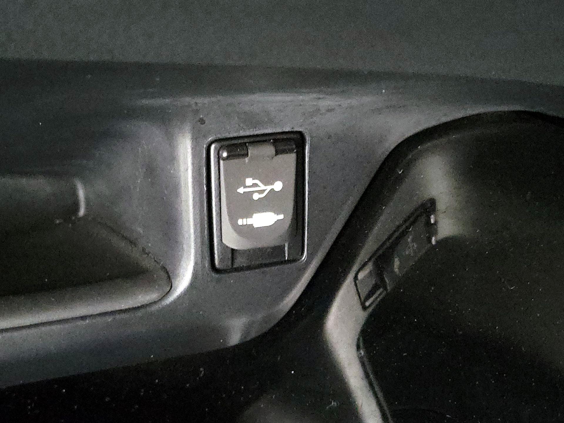 Thumbnail: 2019 Toyota C-HR - 18