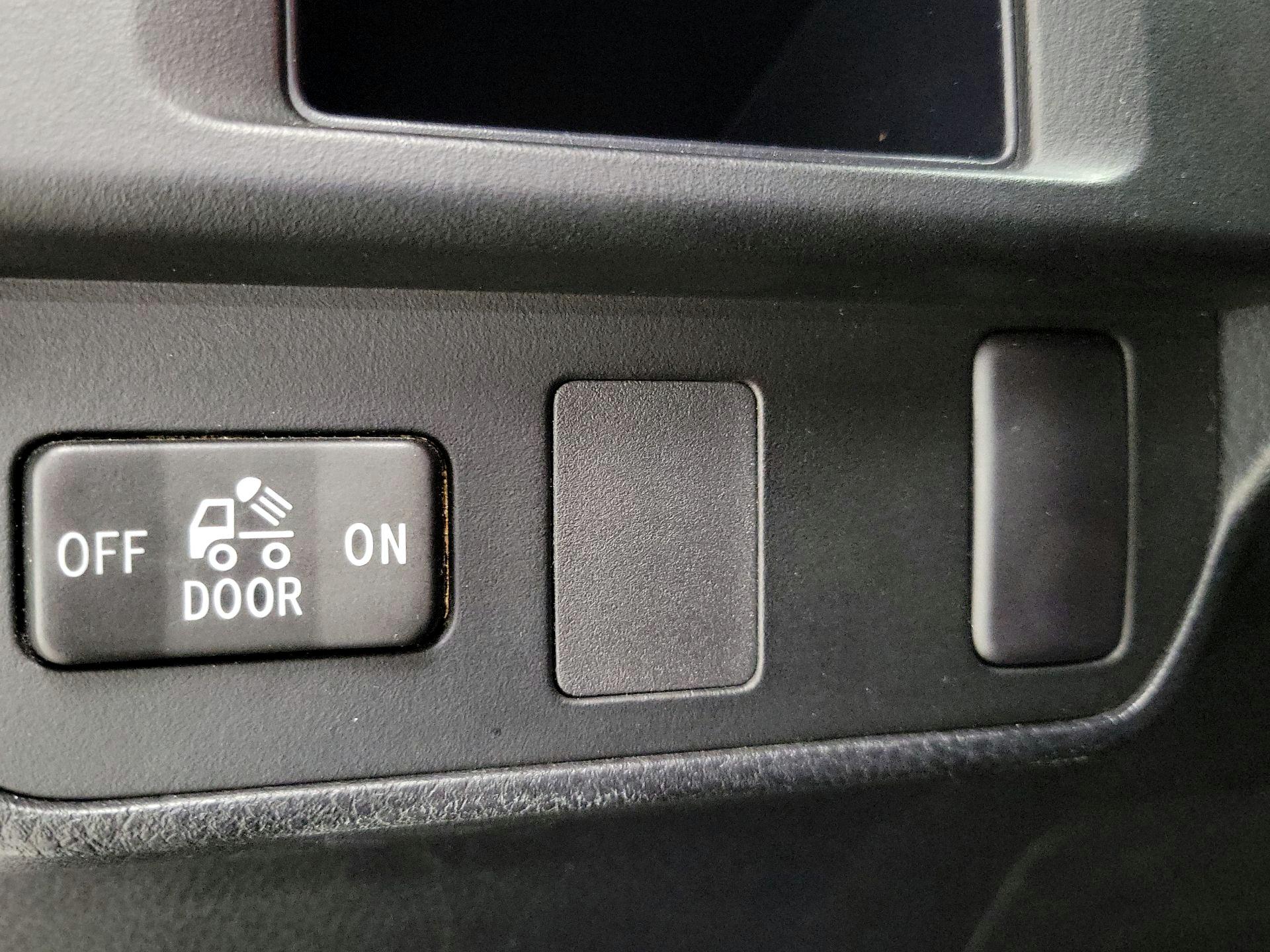 Thumbnail: 2017 Toyota Tacoma - 13