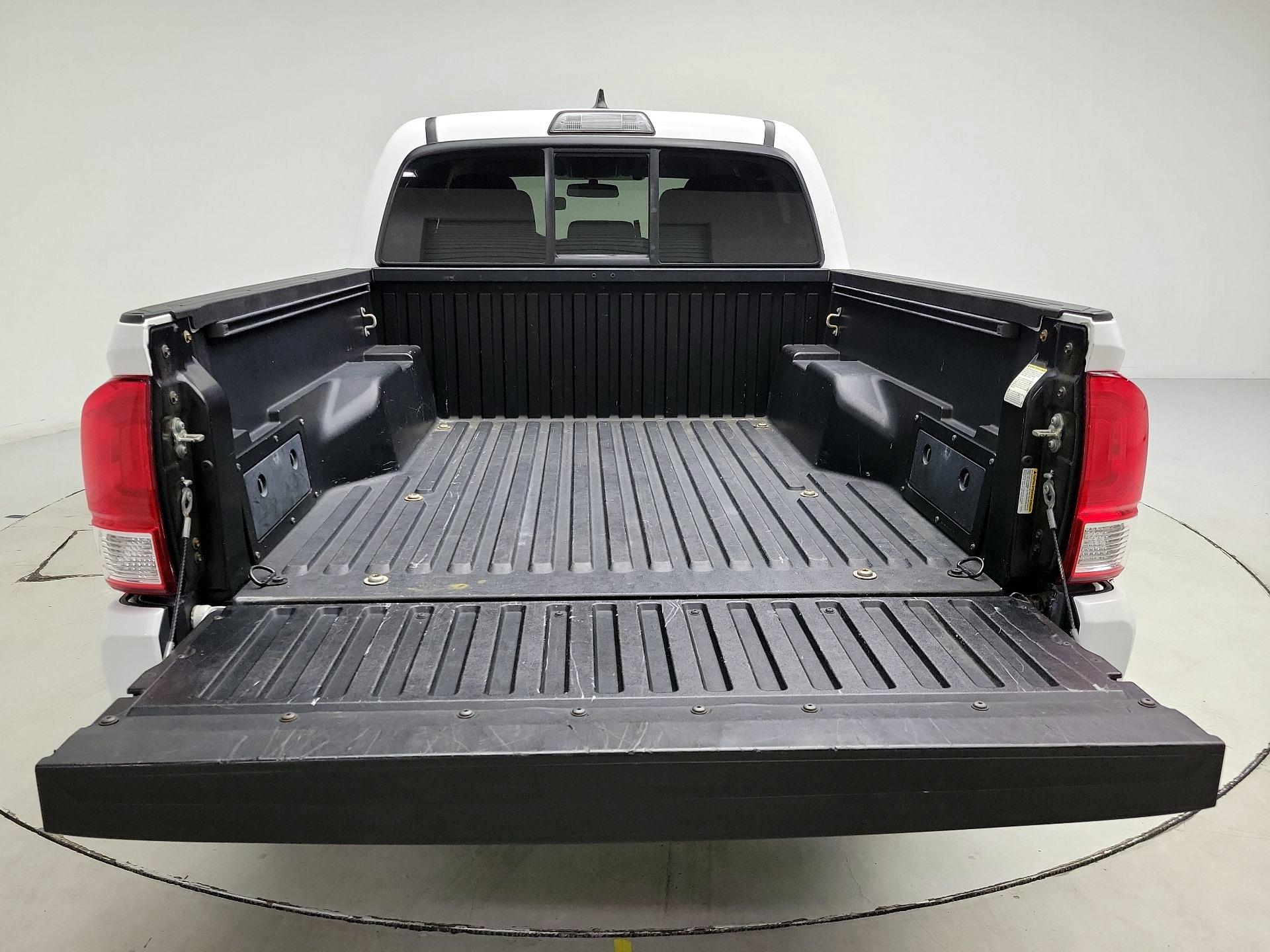 Thumbnail: 2017 Toyota Tacoma - 20