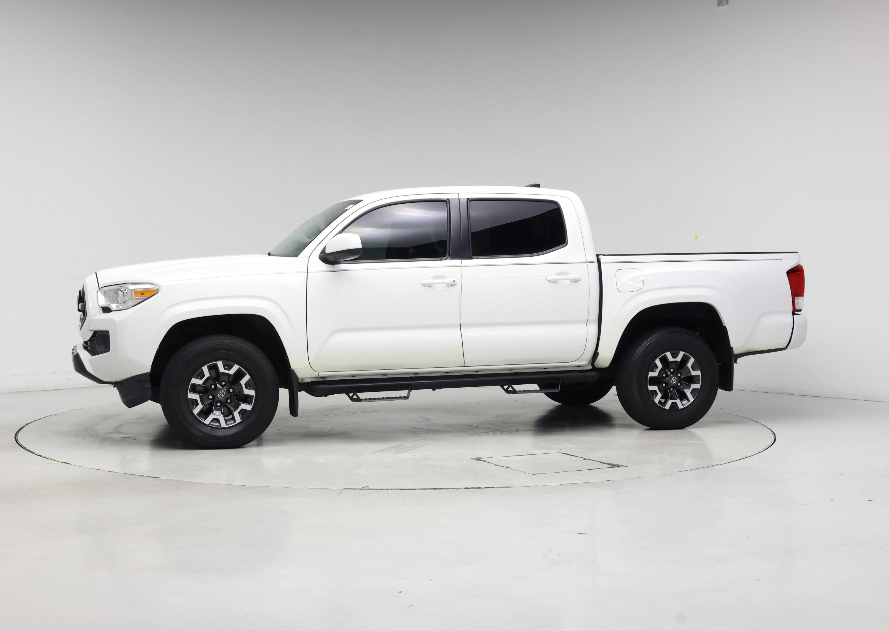 Thumbnail: 2017 Toyota Tacoma - 3