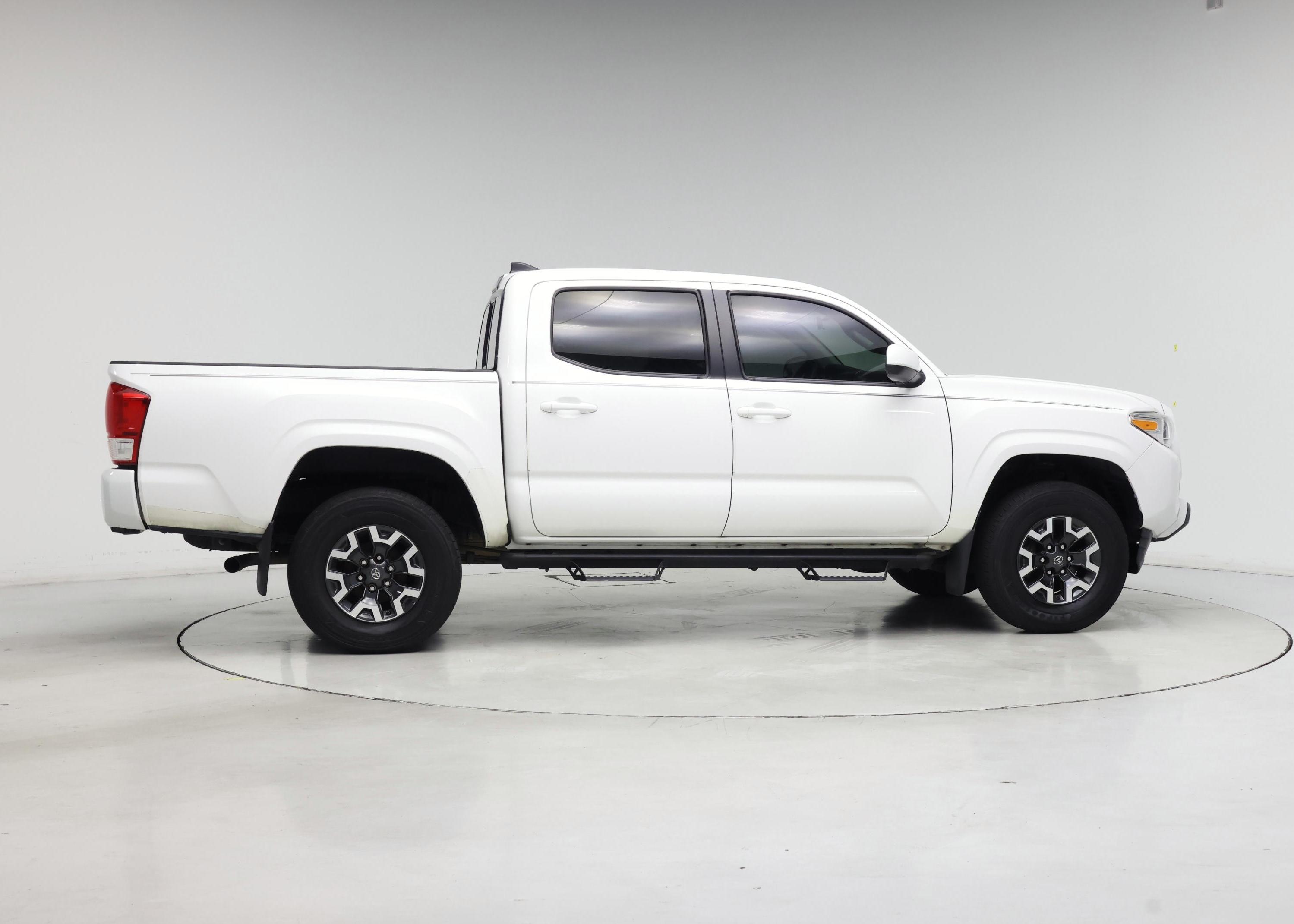 Thumbnail: 2017 Toyota Tacoma - 7