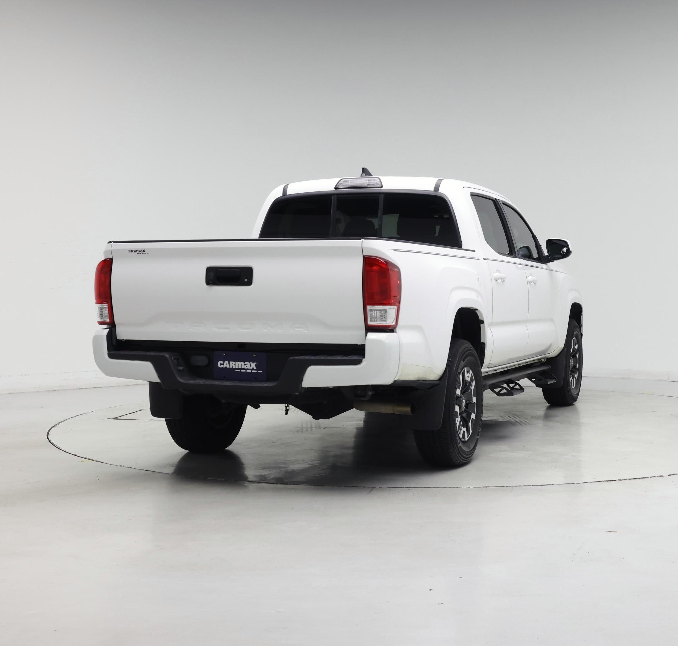 Thumbnail: 2017 Toyota Tacoma - 8