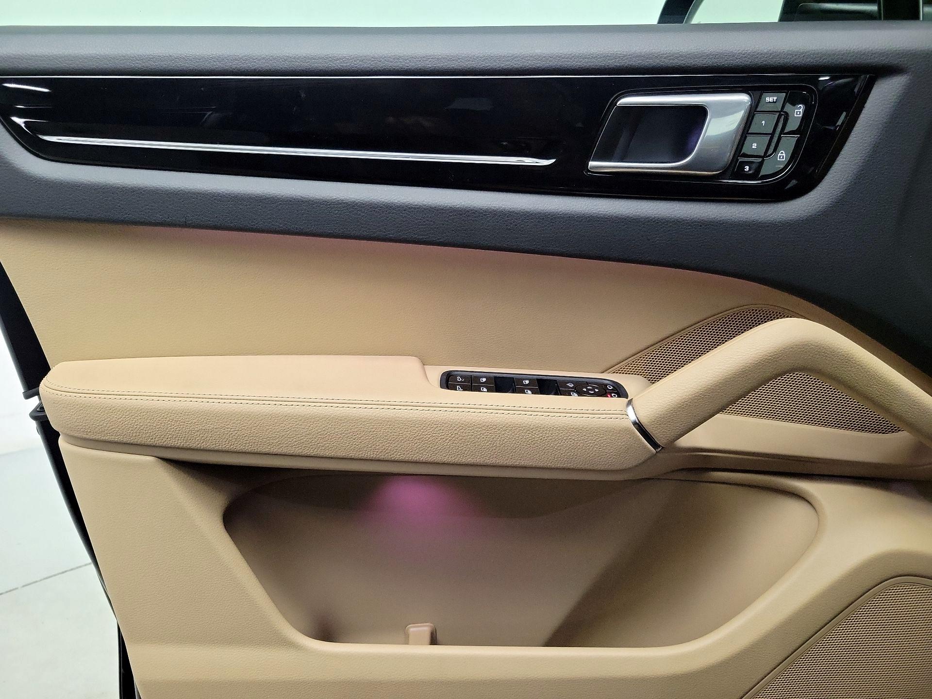 Thumbnail: 2021 Porsche Cayenne - 12