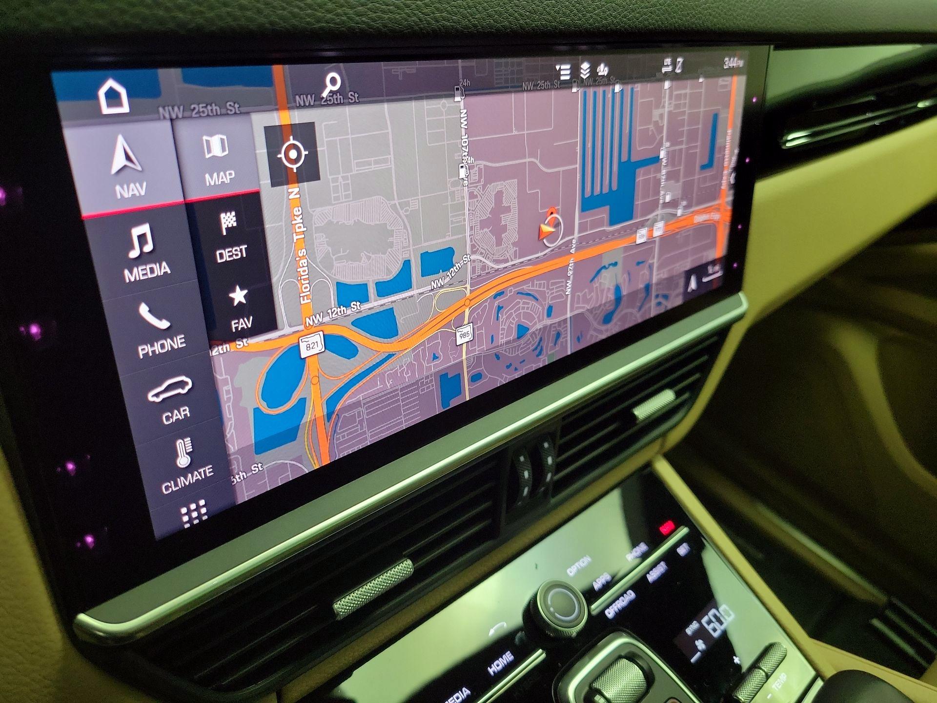 Thumbnail: 2021 Porsche Cayenne - 14