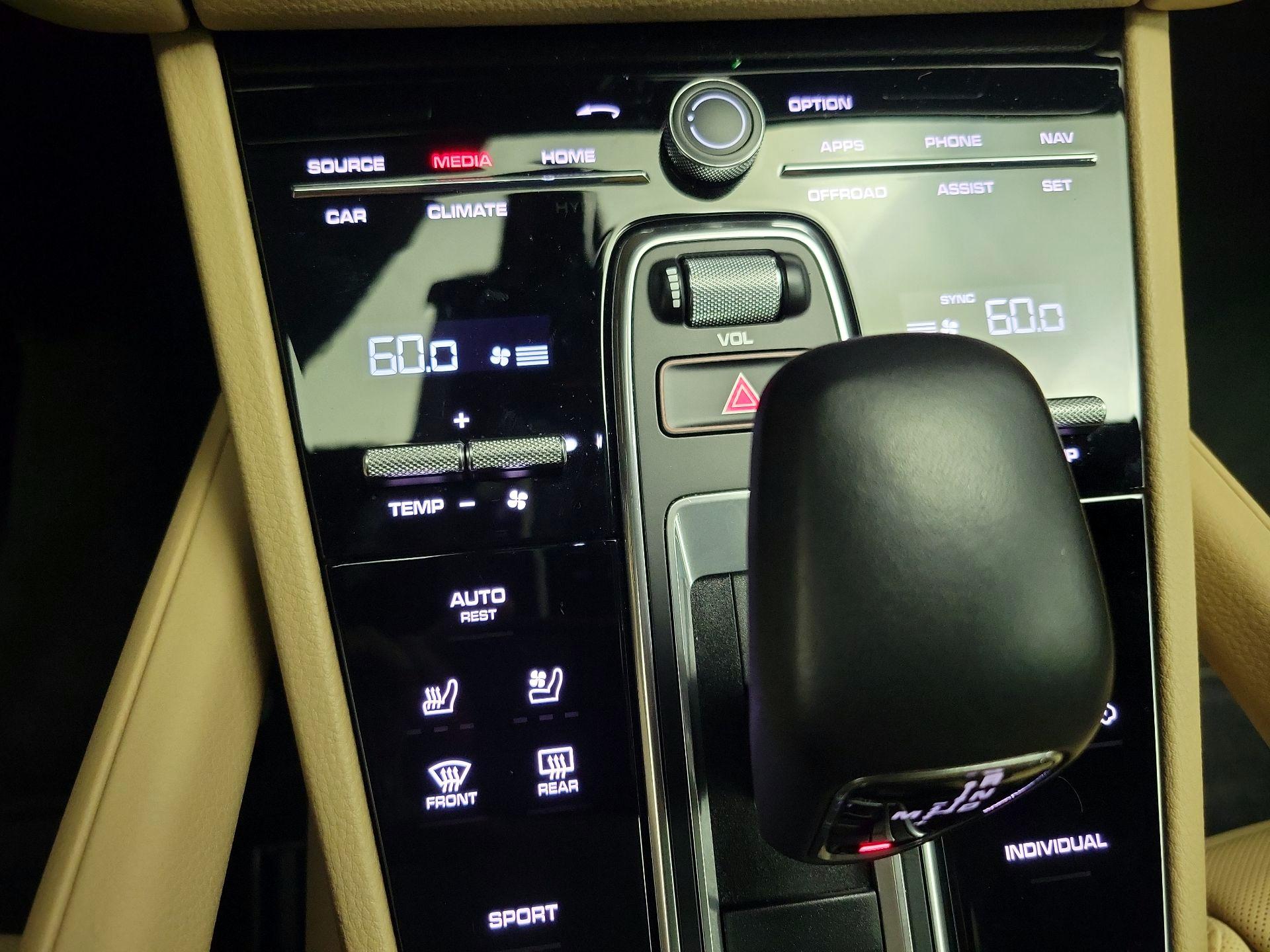 Thumbnail: 2021 Porsche Cayenne - 17