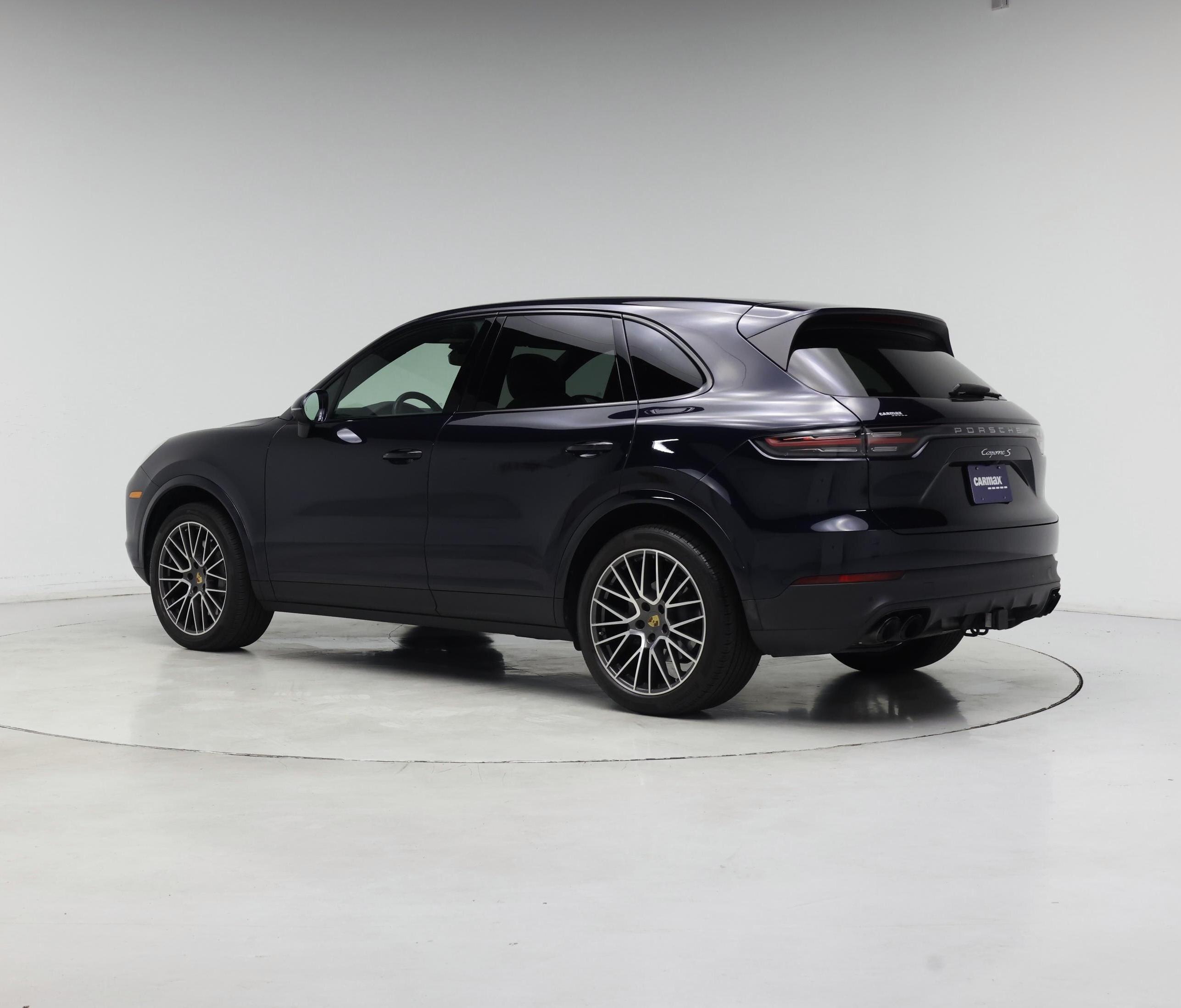 Thumbnail: 2021 Porsche Cayenne - 2