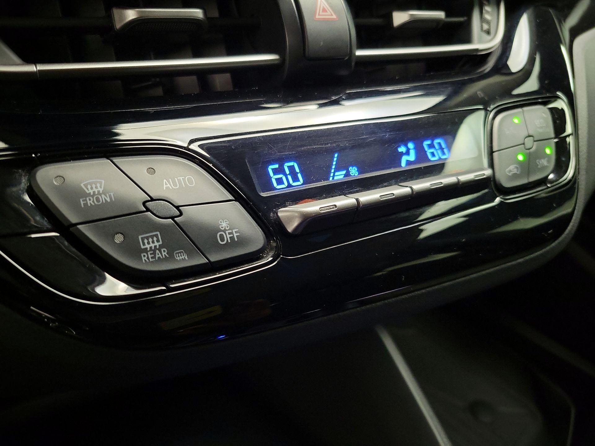 Thumbnail: 2020 Toyota C-HR - 16