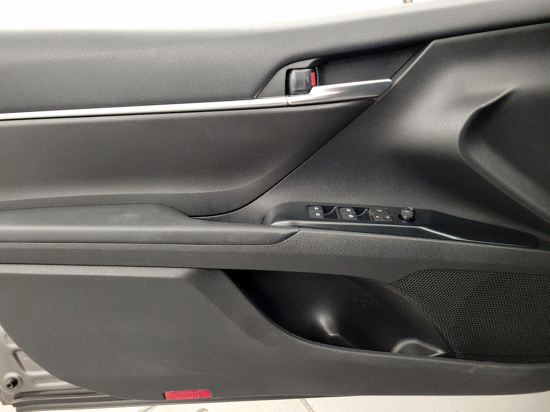 Thumbnail: 2020 Toyota Camry - 12