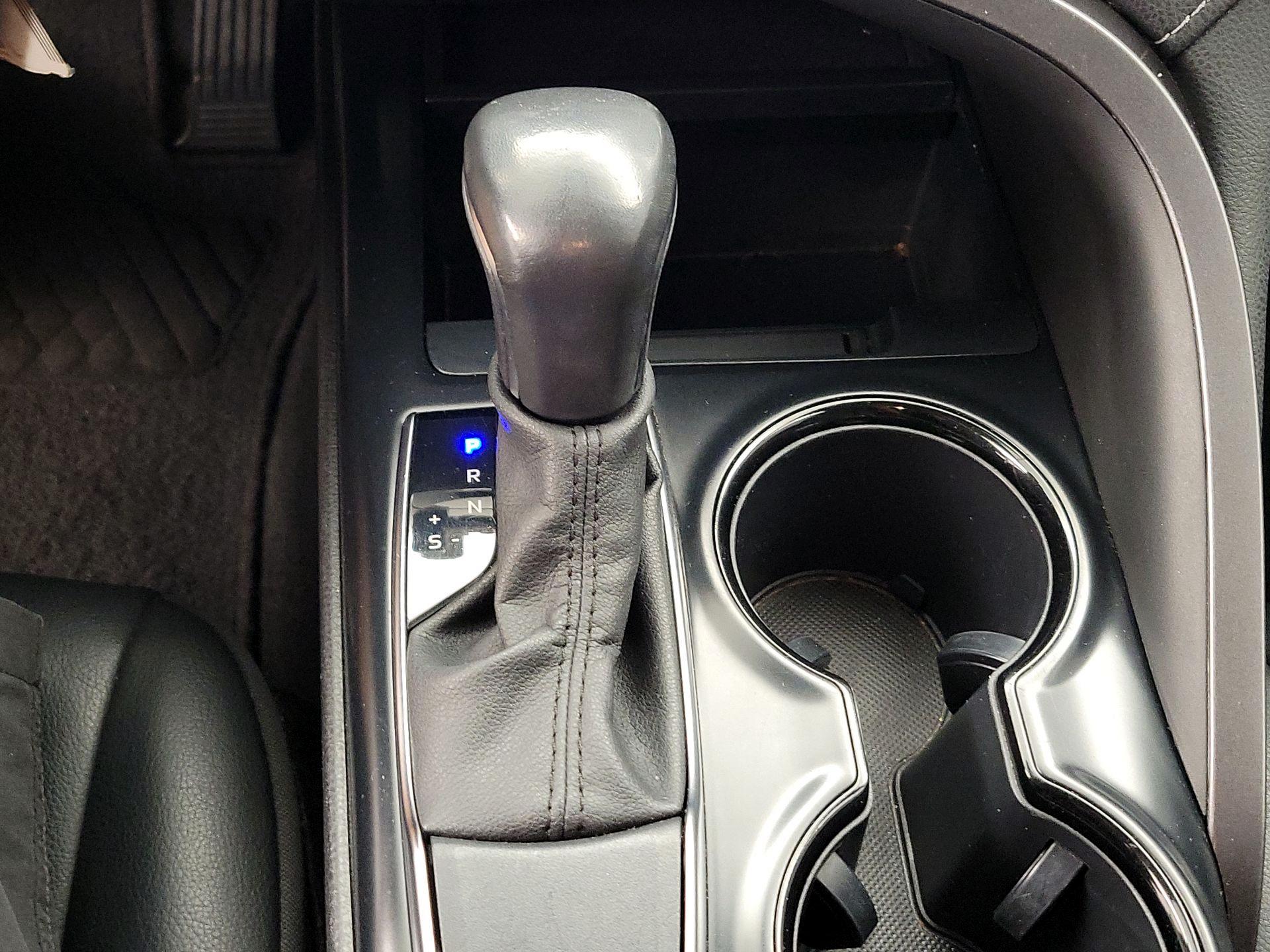 Thumbnail: 2020 Toyota Camry - 17